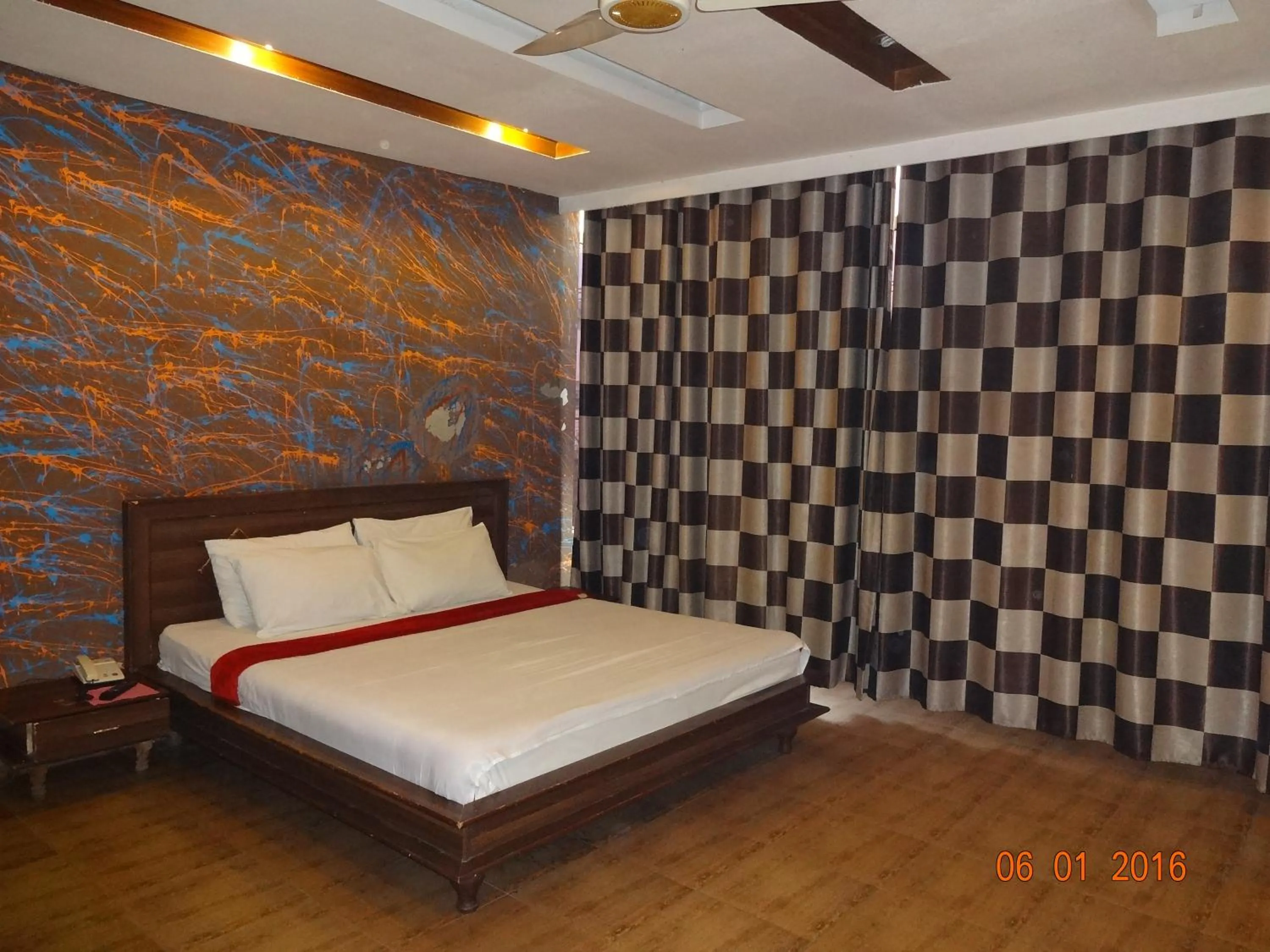 Bed in Premier Inn Davis Road Lahore