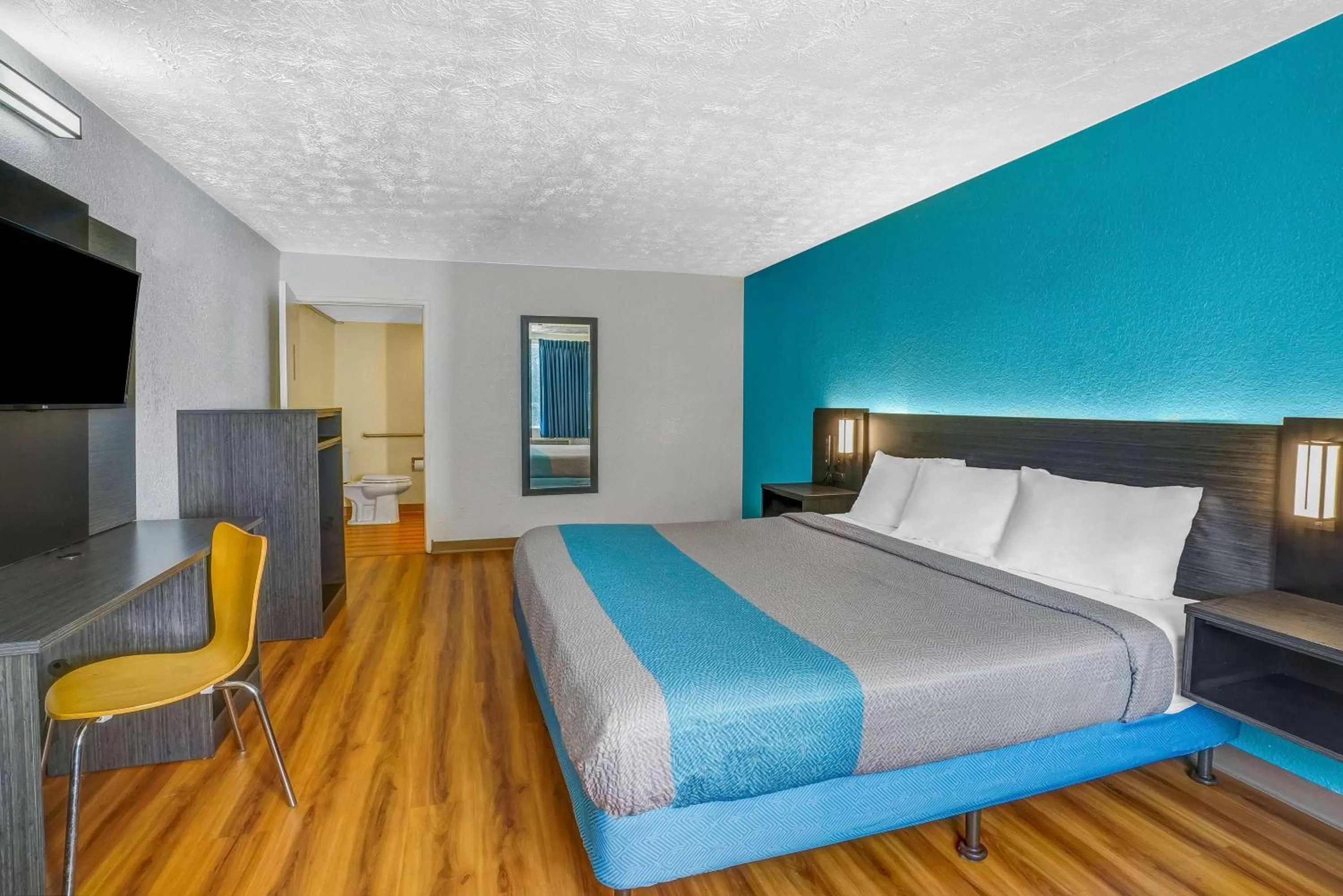 Photo of the whole room, Bed in Motel 6-Lexington, KY - East I-75