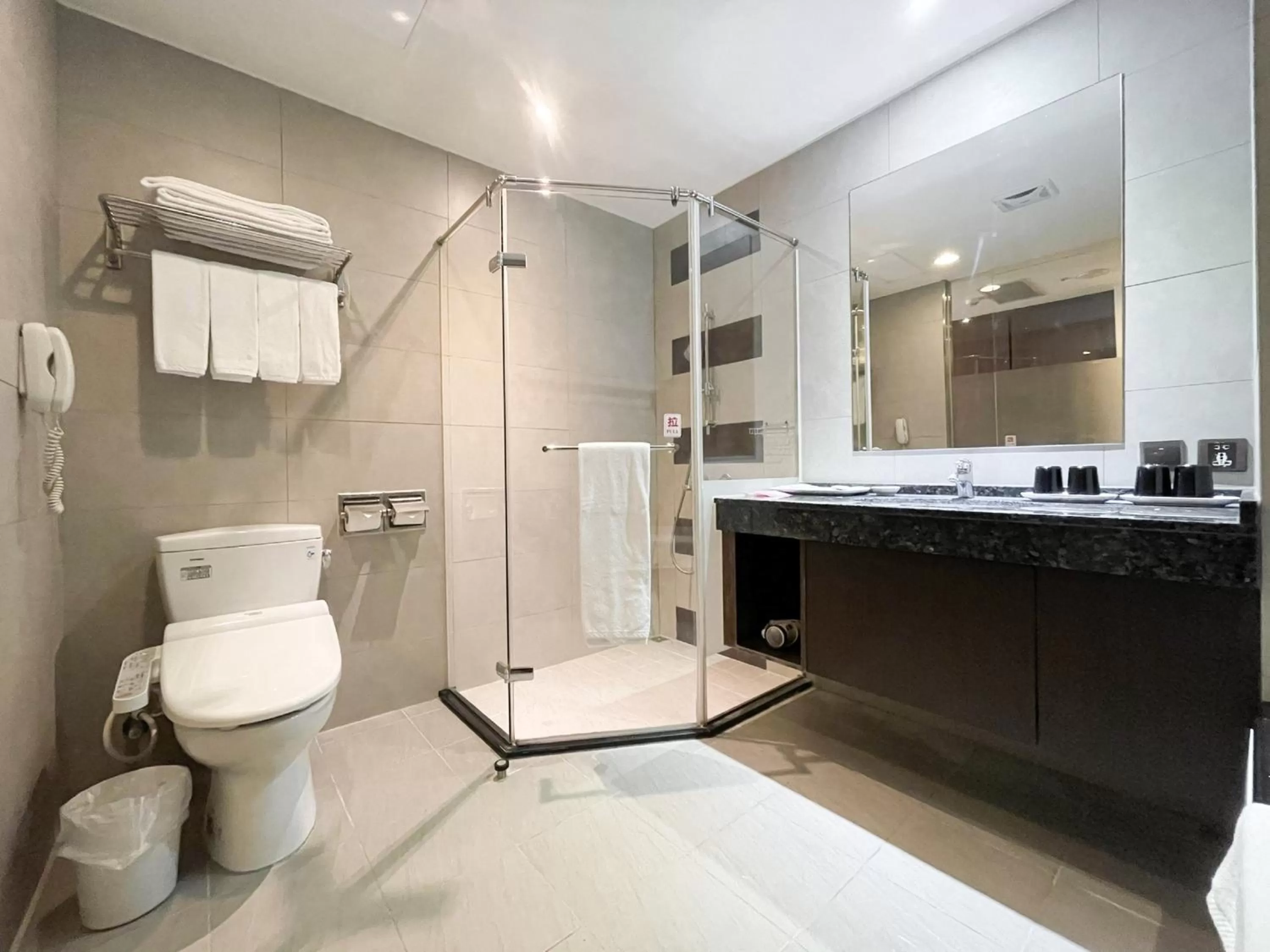 Shower in Guide Hotel Hsinchu Zhongyang