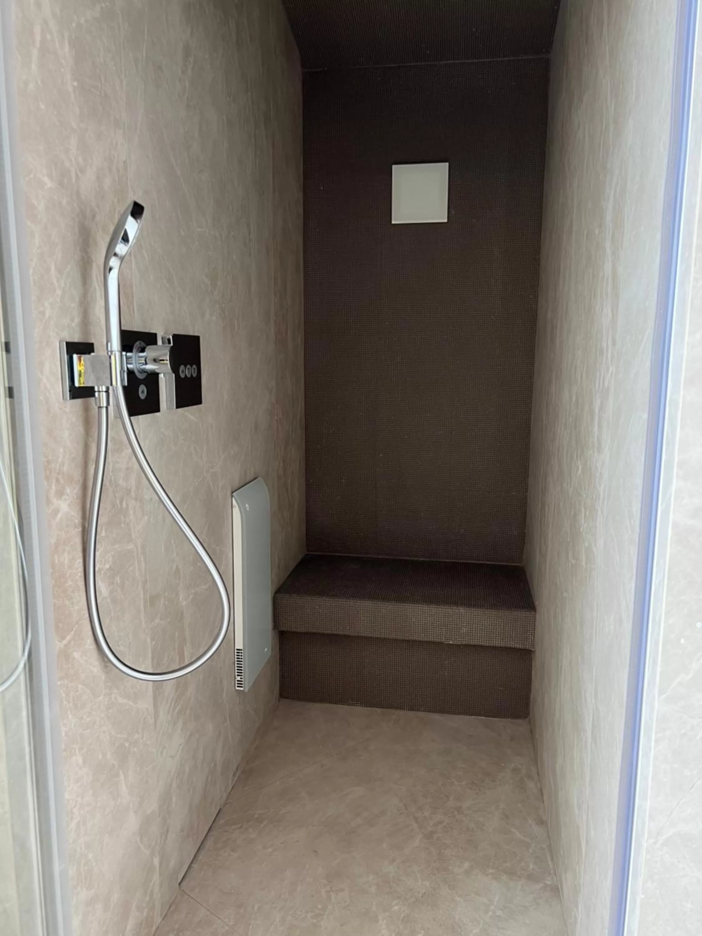 Shower in Ceccarini 9 home suite home