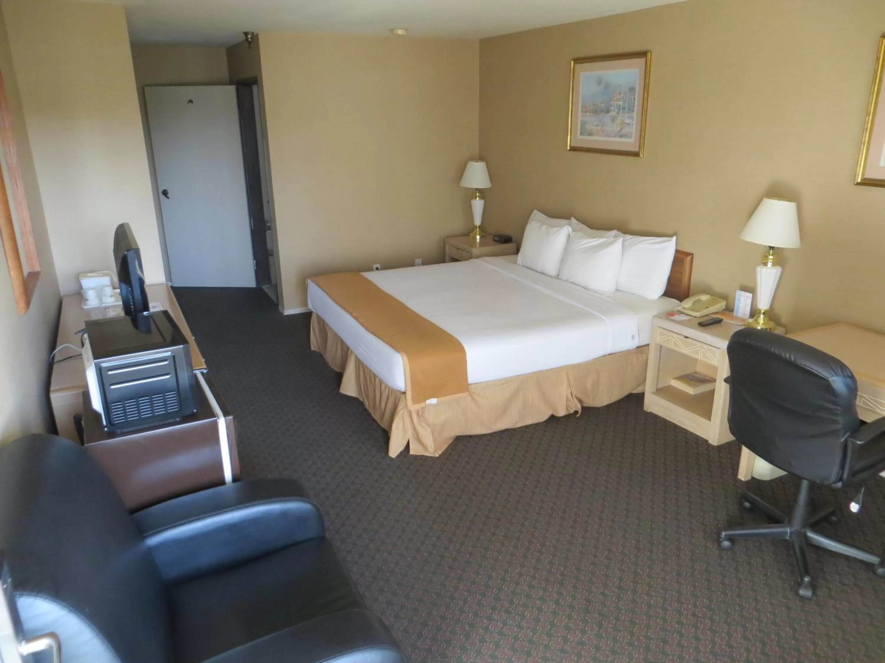 King Room - Disability Access/Non-Smoking in Howard Johnson by Wyndham Torrance