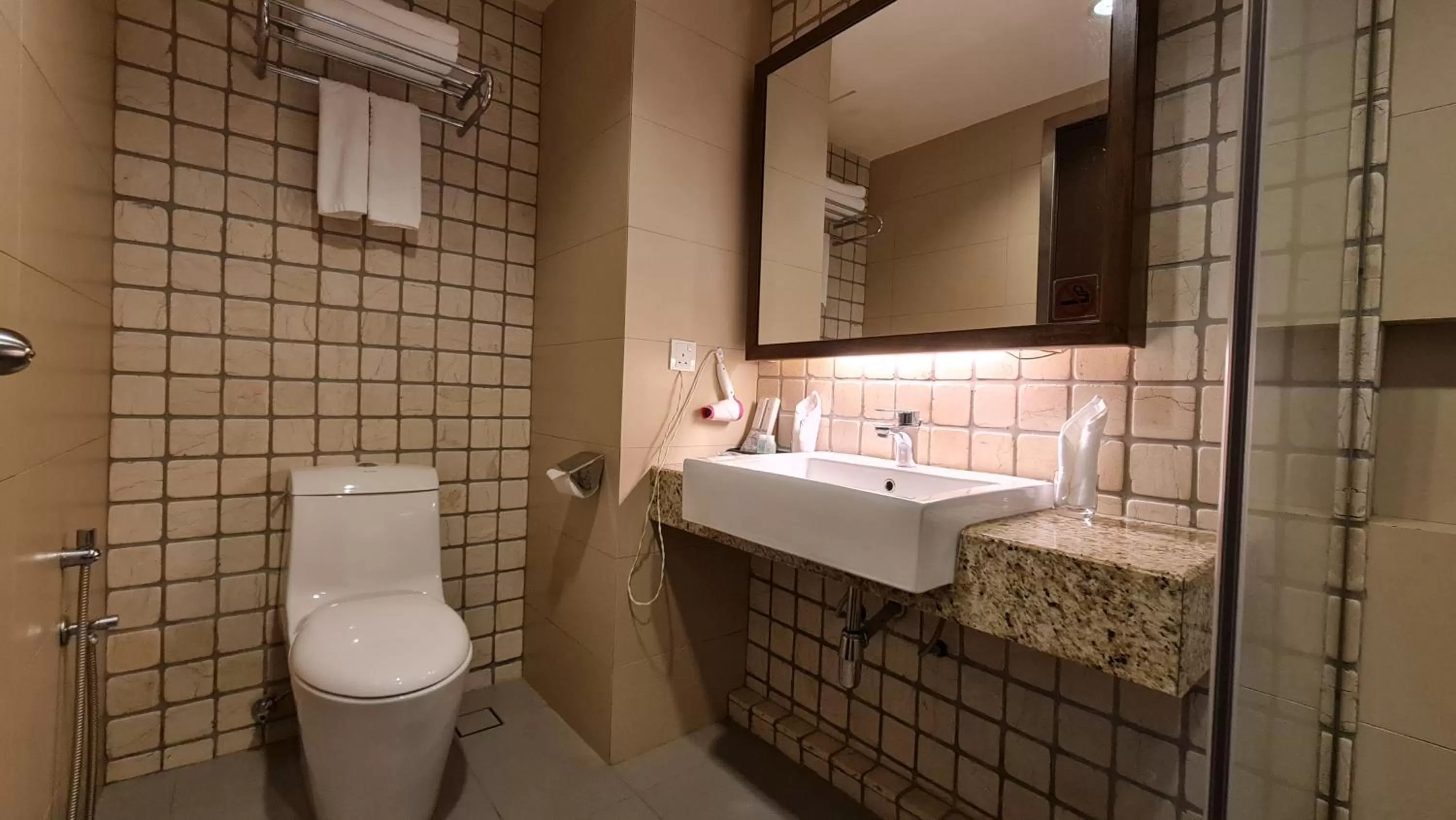 Bathroom in Swan Garden Hotel