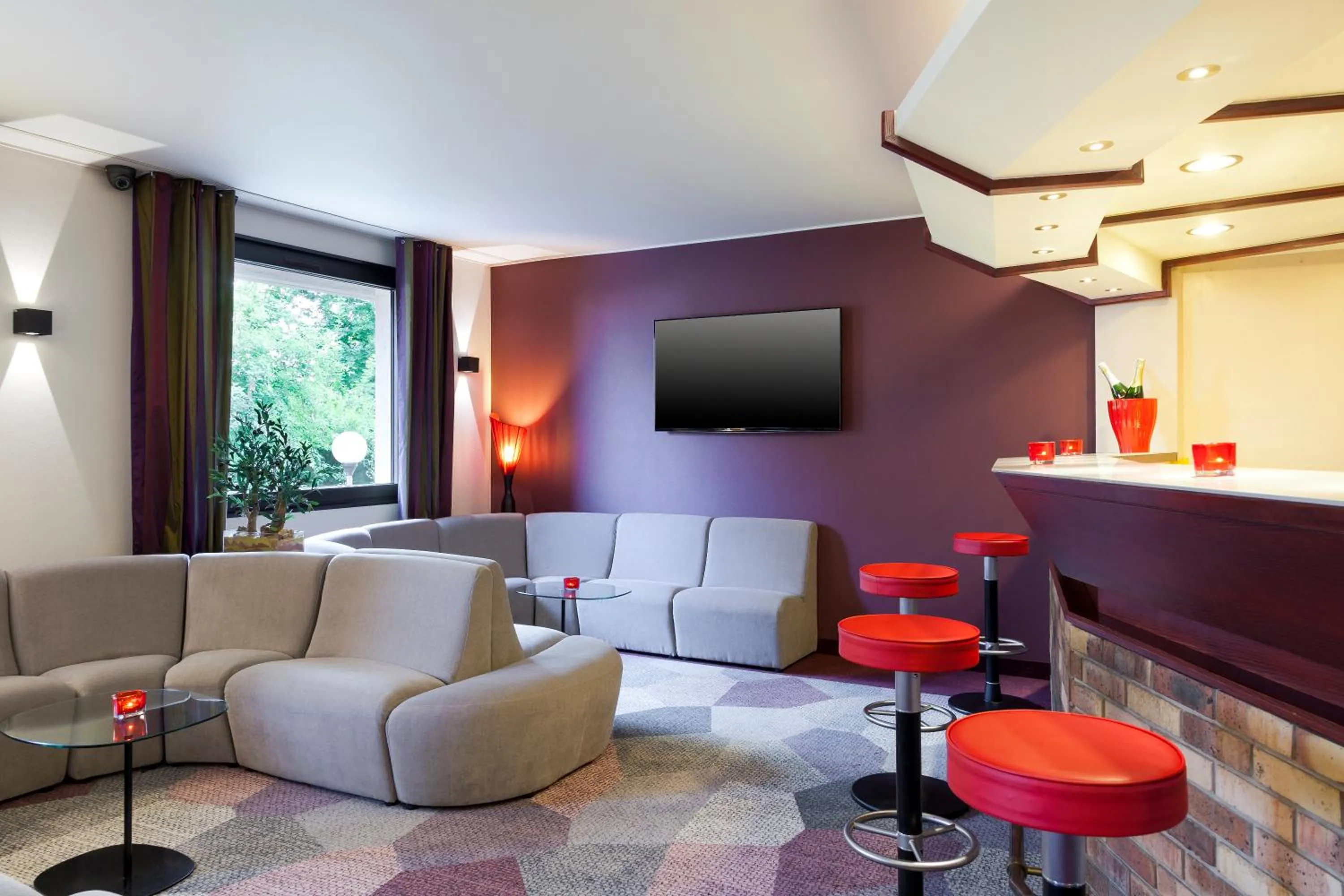 Communal lounge/ TV room in Kyriad Hotel Strasbourg Lingolsheim