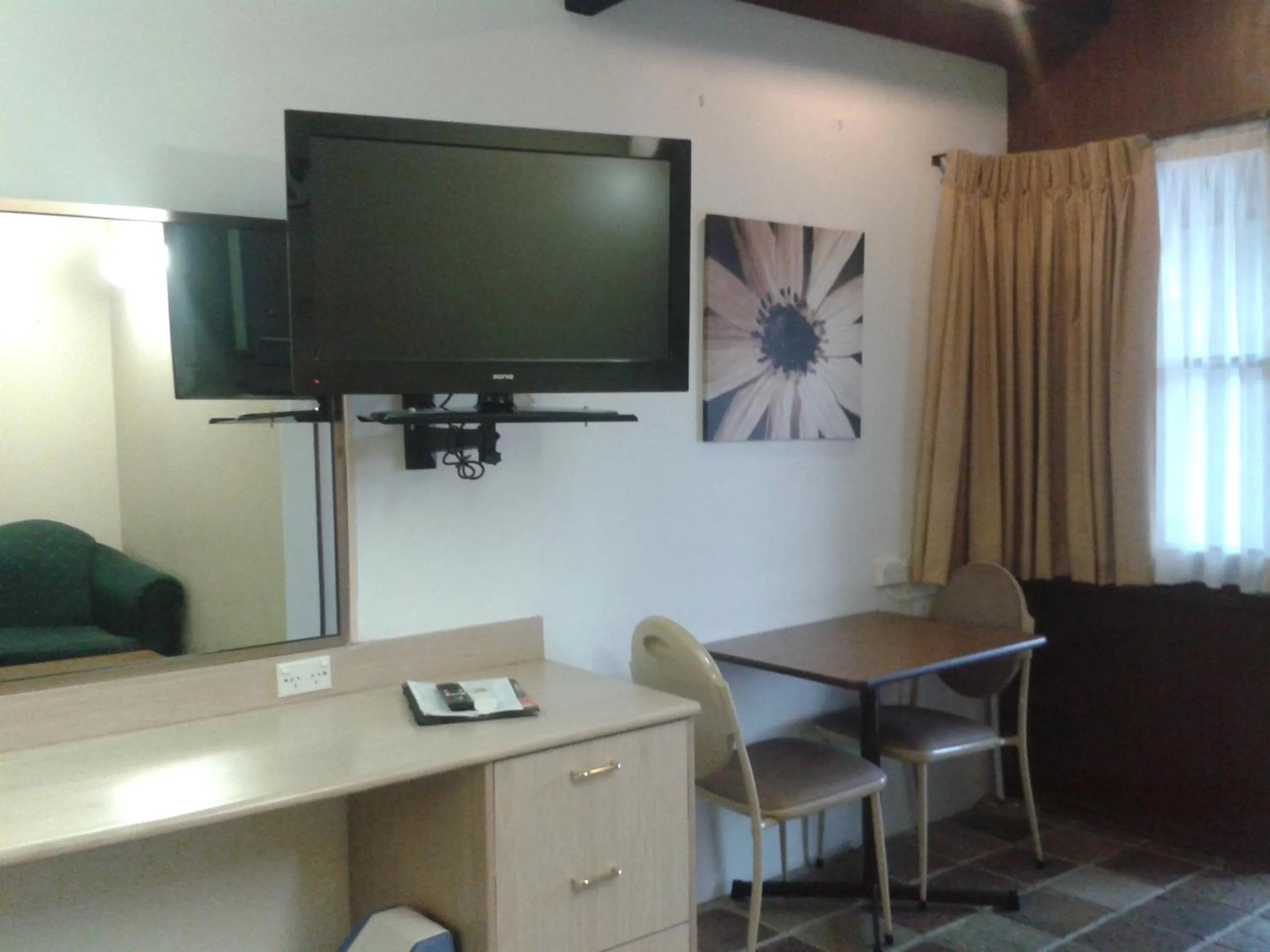 Decorative detail in Elsinor Motor Lodge