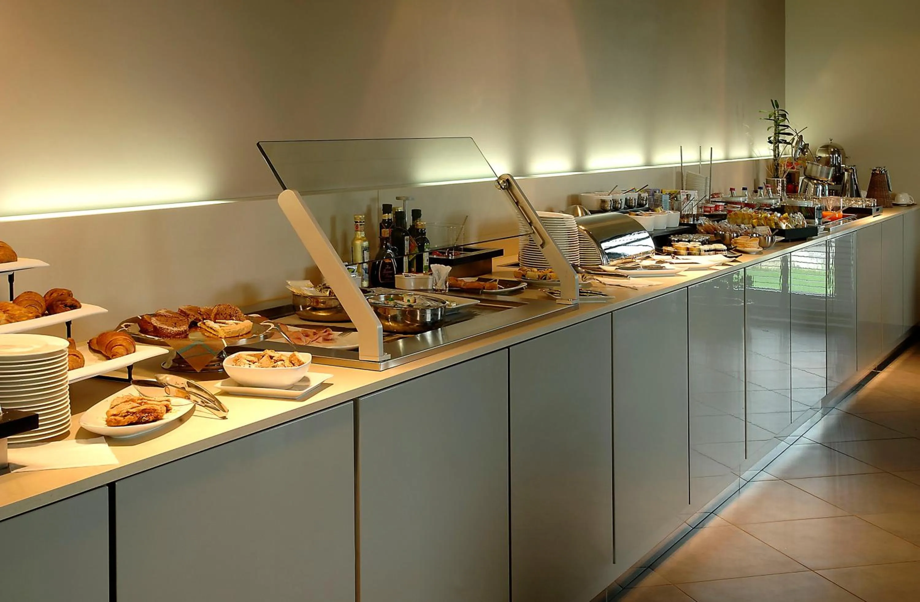 Restaurant/places to eat in G Hotel Ancona
