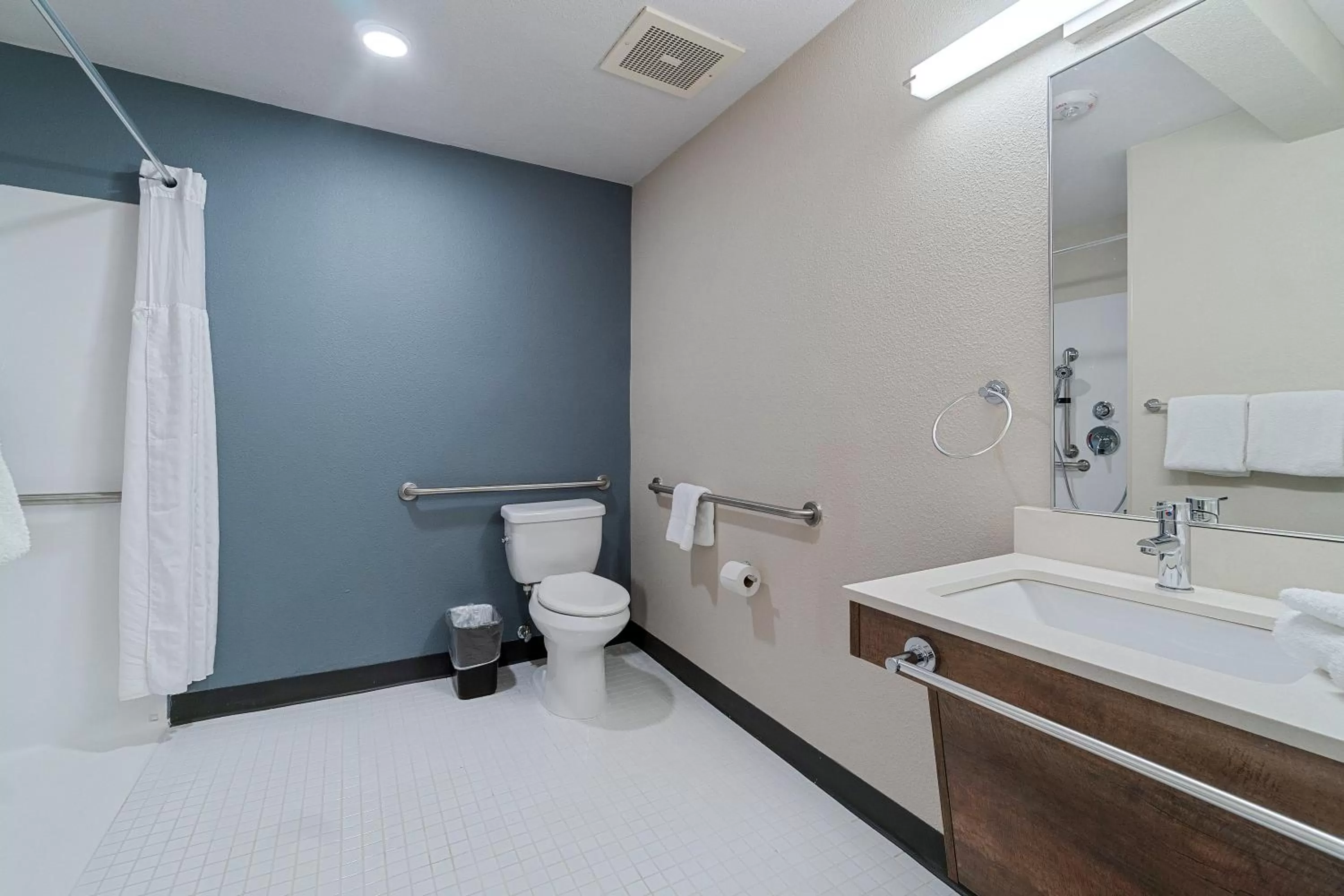 Bathroom in Extended Stay America Suites - San Jose - Milpitas - McCarthy Ranch