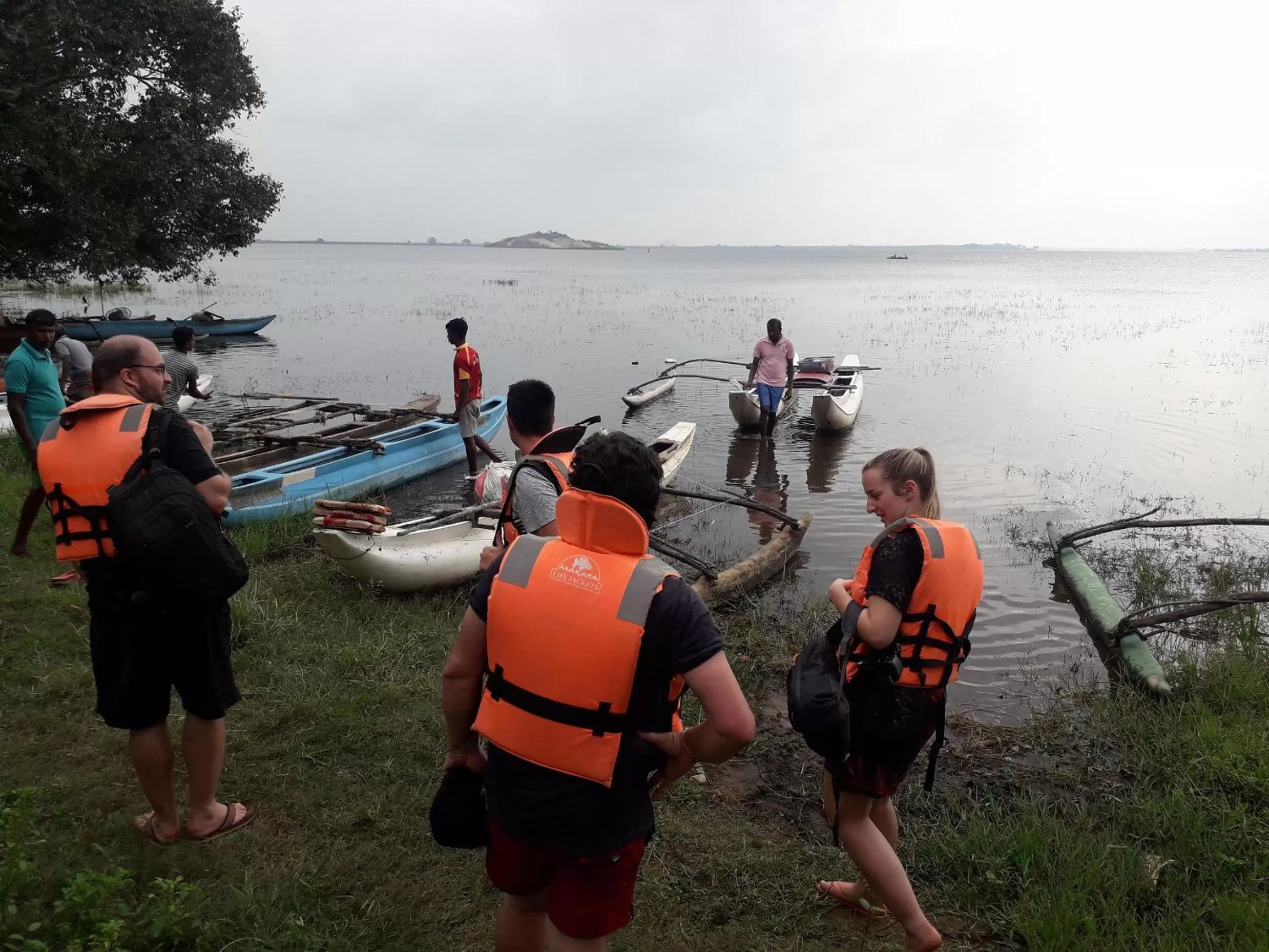 Fishing in Canal Side Guest House Polonnaruwa