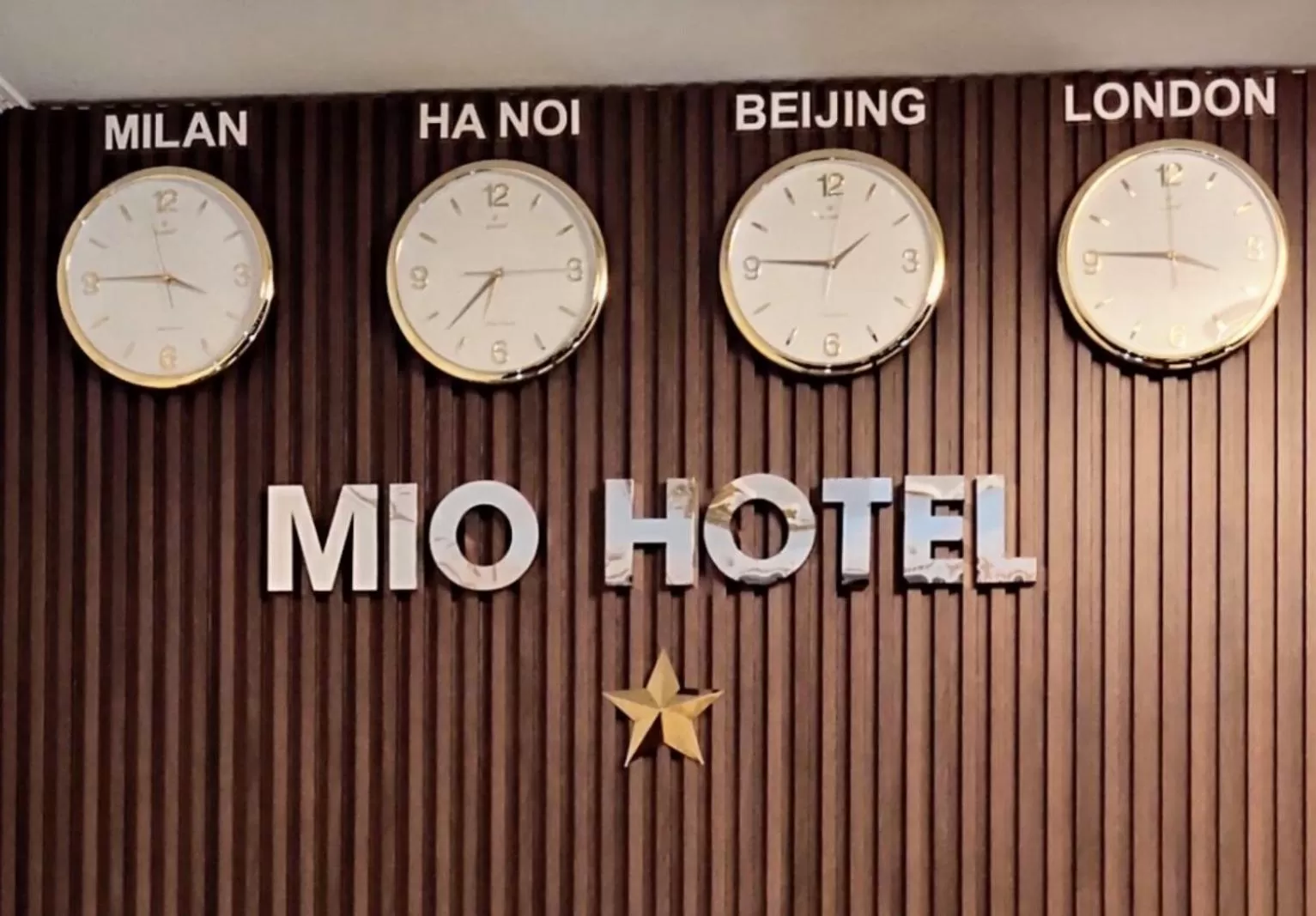 Logo/Certificate/Sign in Mio Hotel