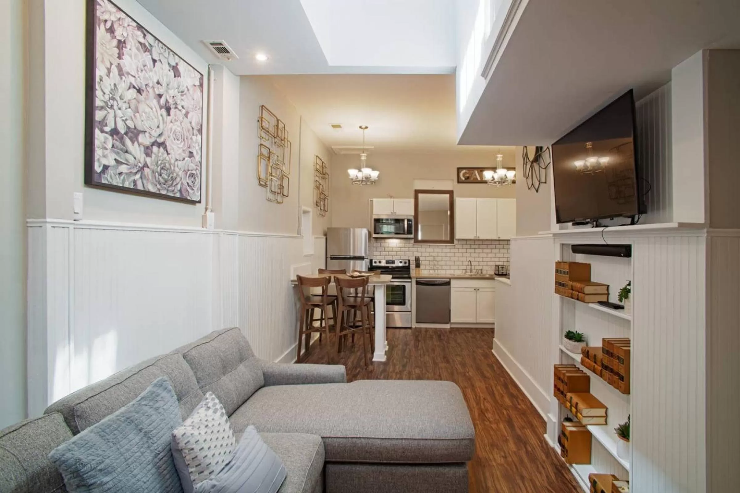 Living room, Seating Area in 101 E Waldburg - Cozy Cottage just off of Forsyth Park