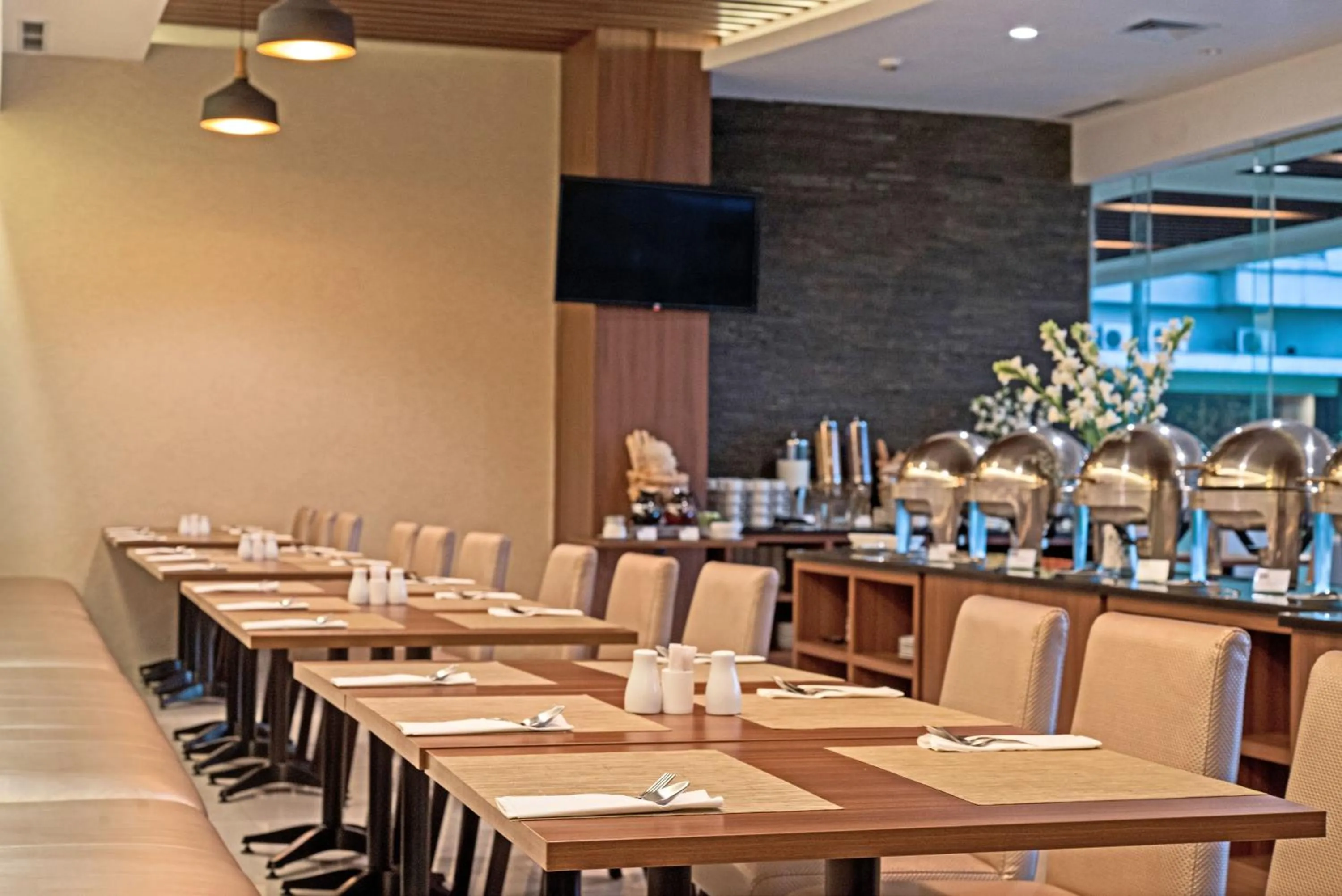 Restaurant/places to eat in Grand Whiz Poins Simatupang Jakarta