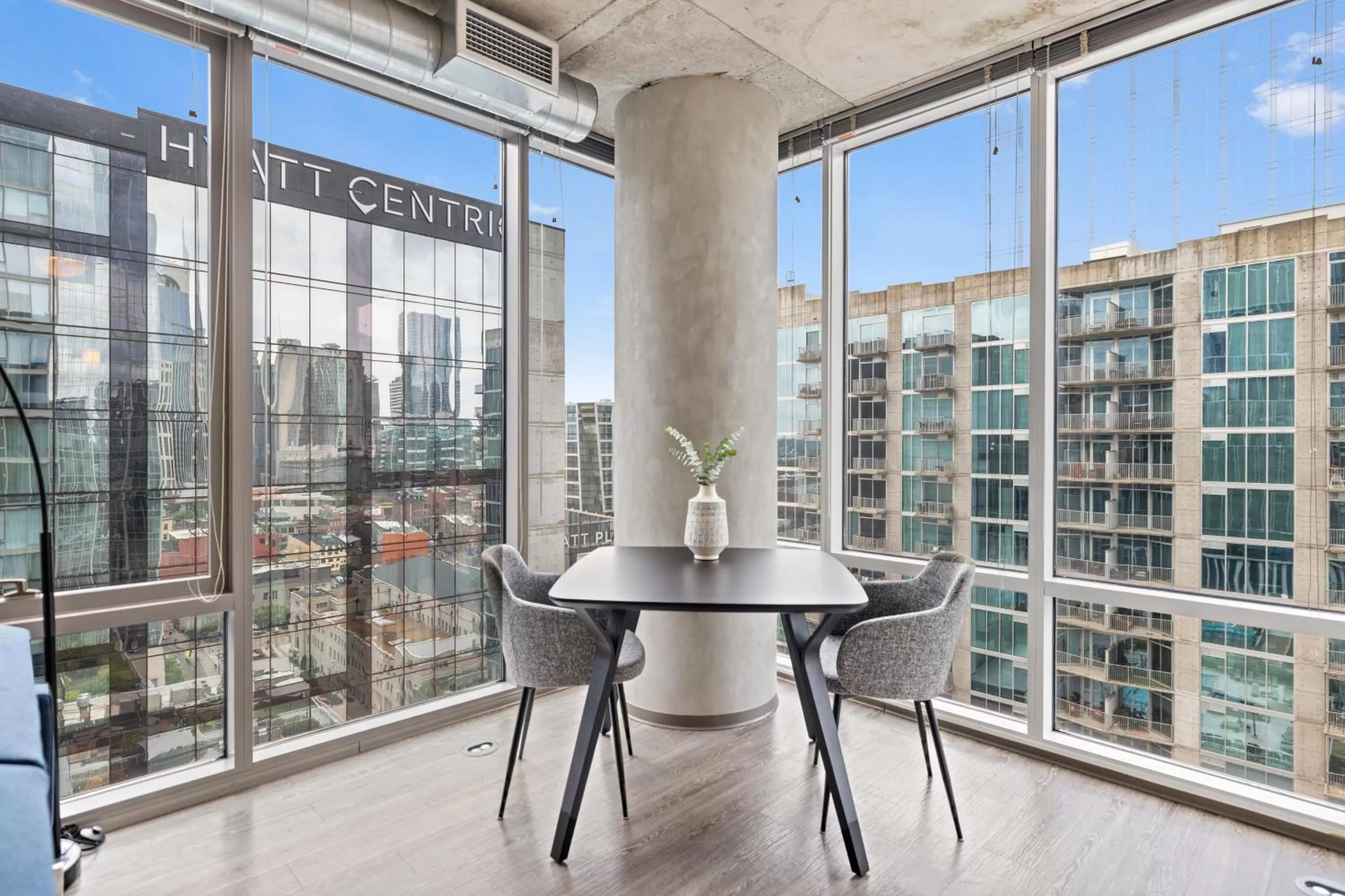 Dining area in Placemakr Premier SoBro