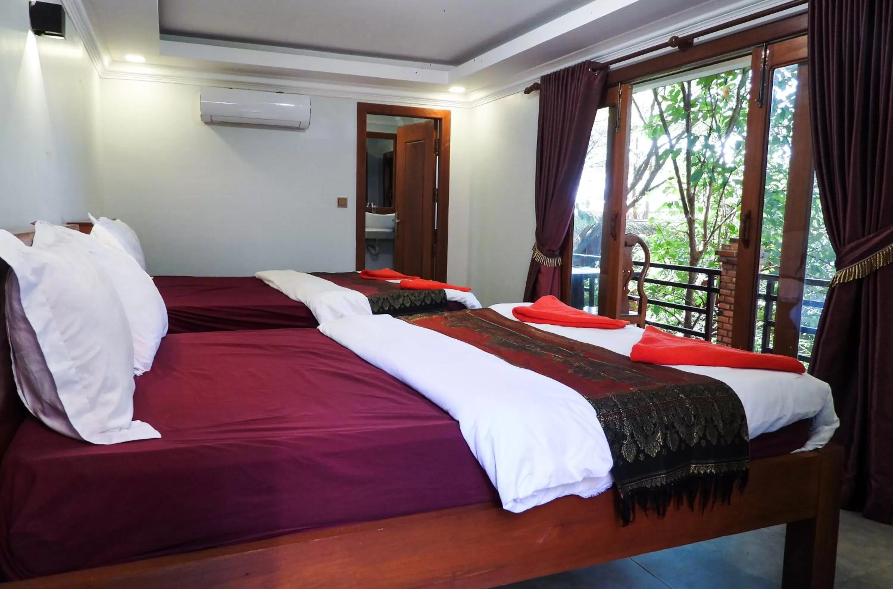 Photo of the whole room, Bed in Bamboo Bungalow