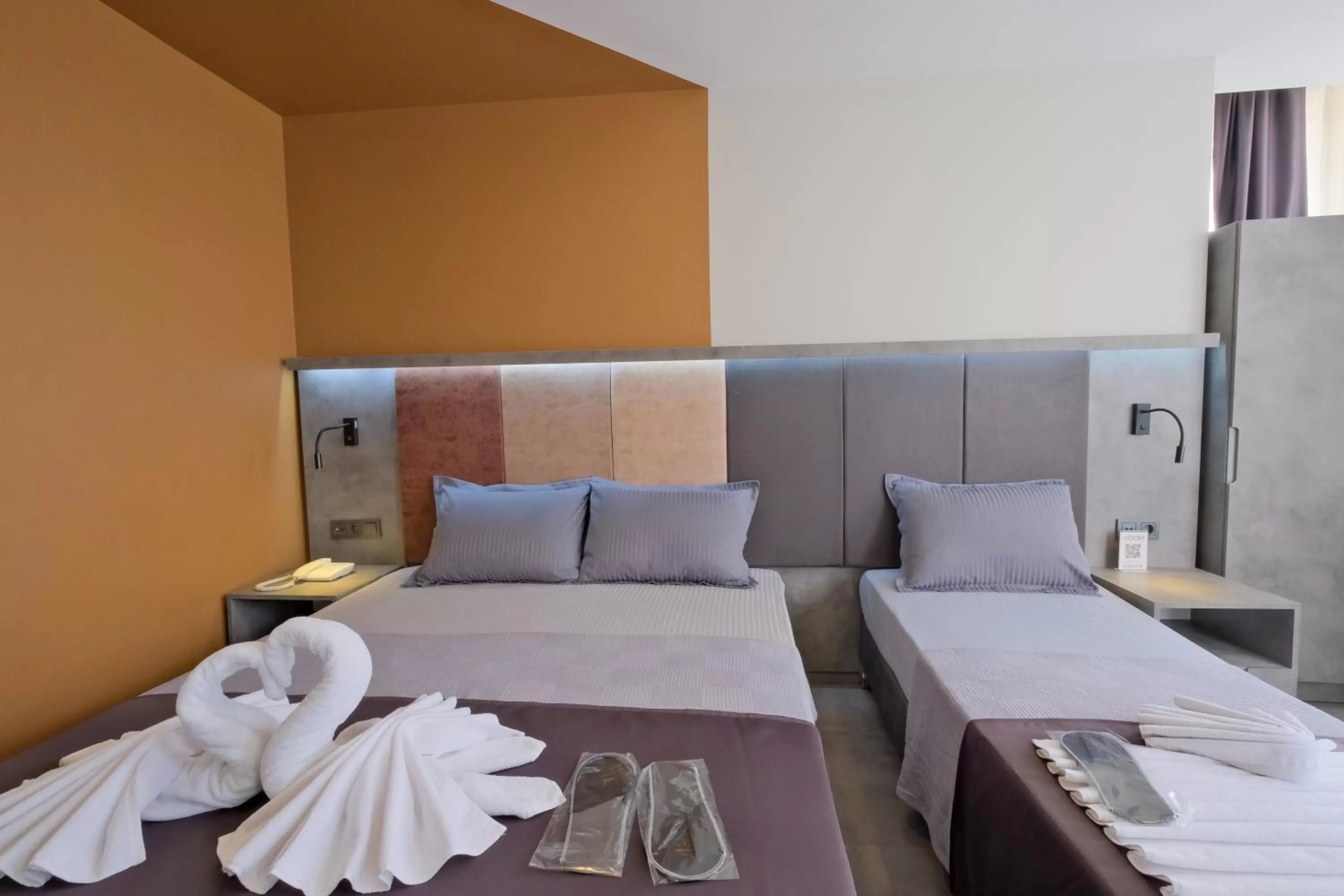 Photo of the whole room, Bed in The Queen Hotel