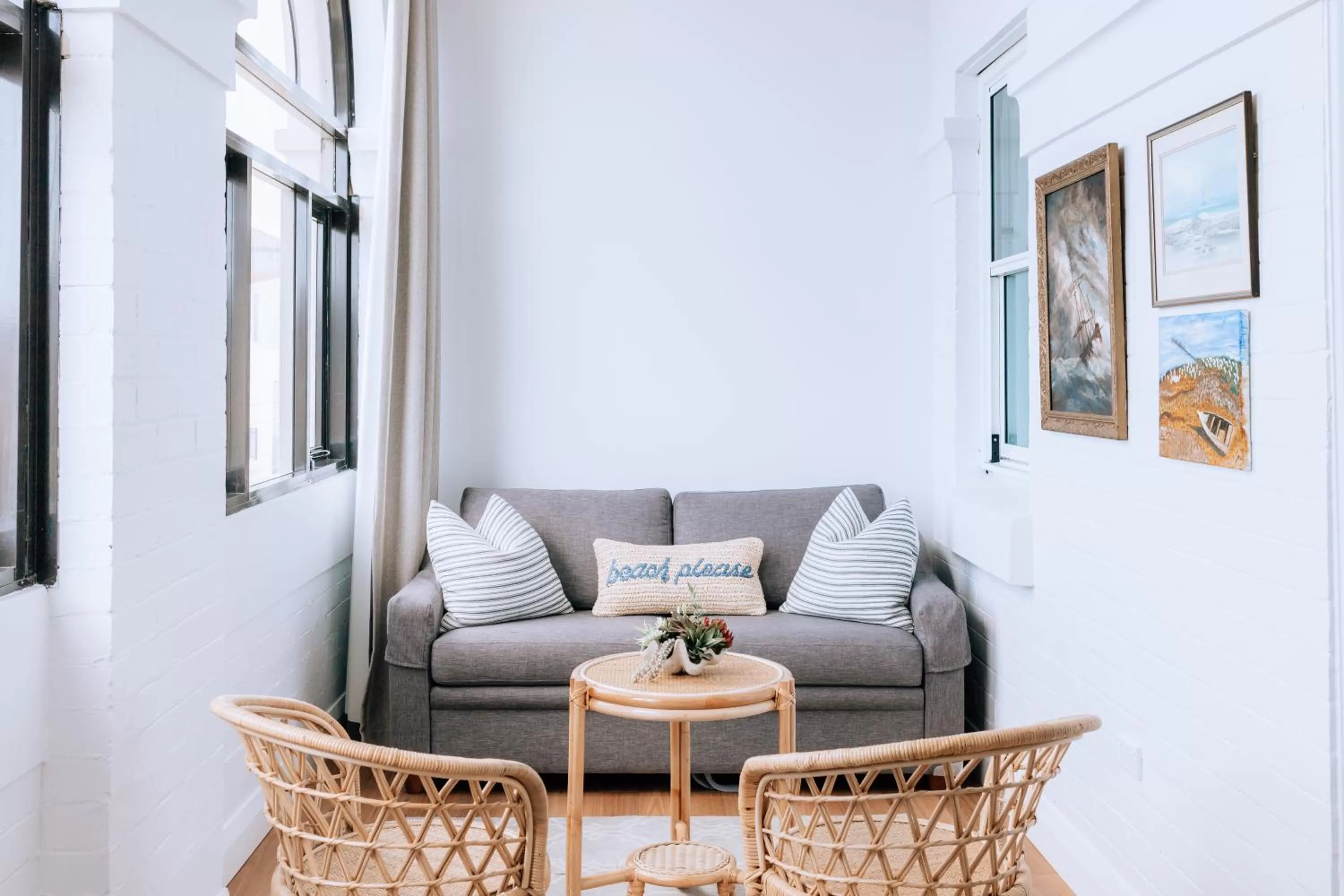 Living room in The Clovelly Hotel