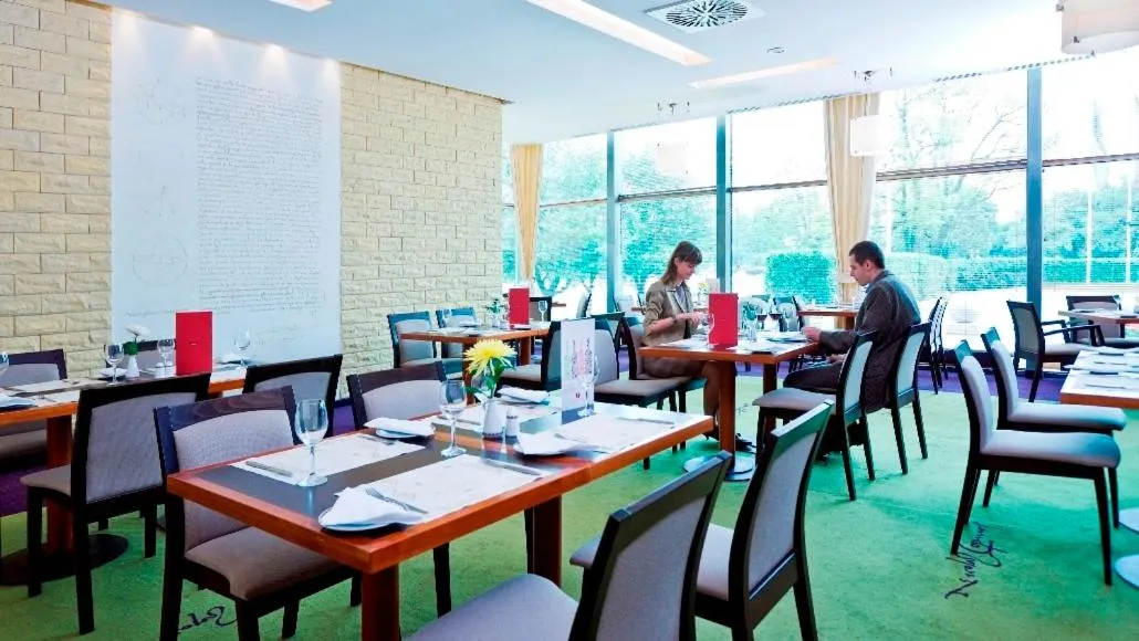 Restaurant/places to eat in Hotel Mercure Toruń Centrum