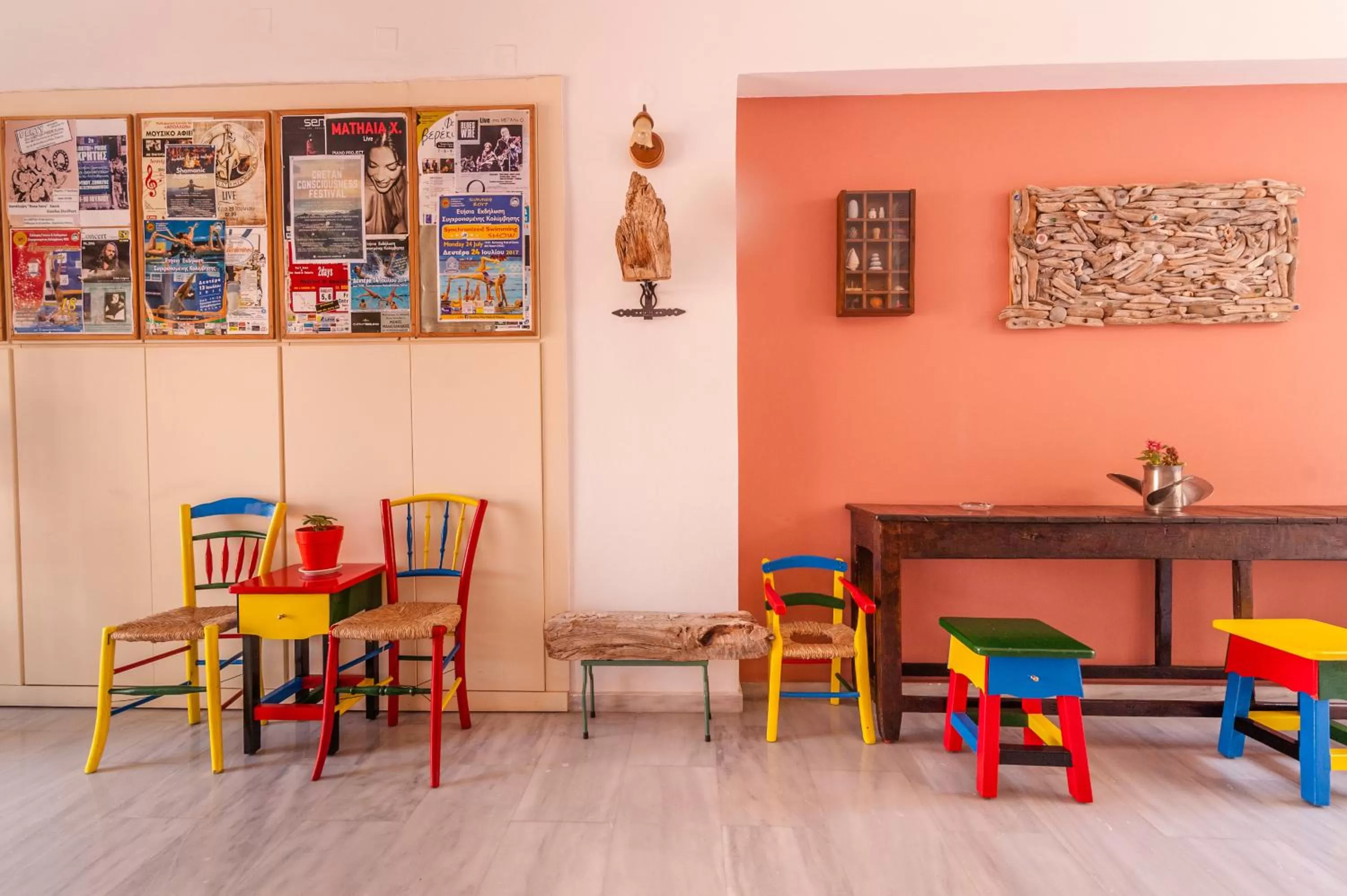 Library in Poco Loco Bed & Breakfast