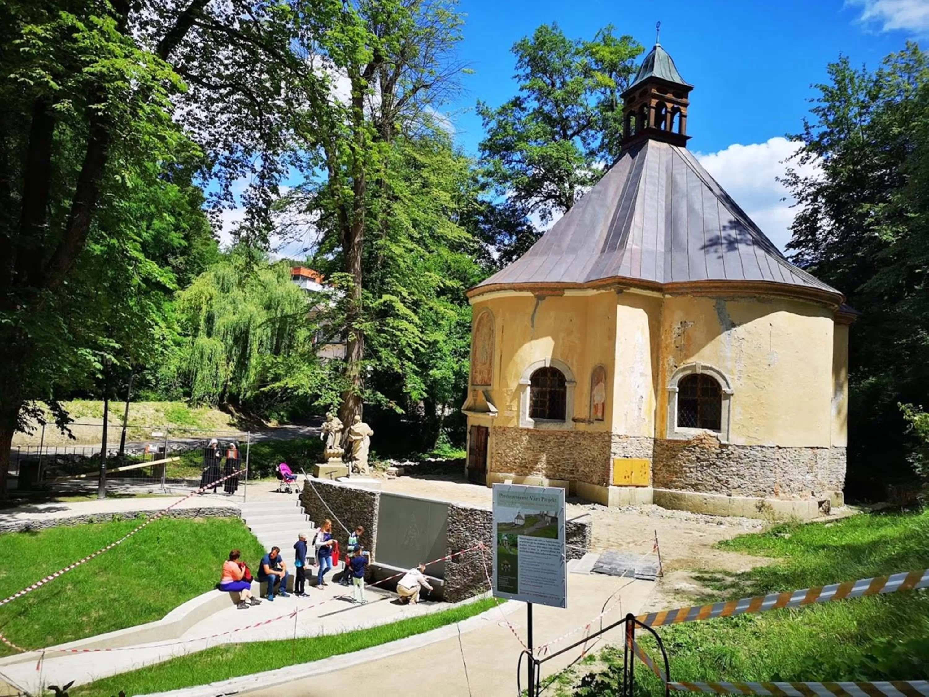 Nearby landmark, BBQ Facilities in Spa & Pool Apartment Hotel - Restaurant VILLA IVICA