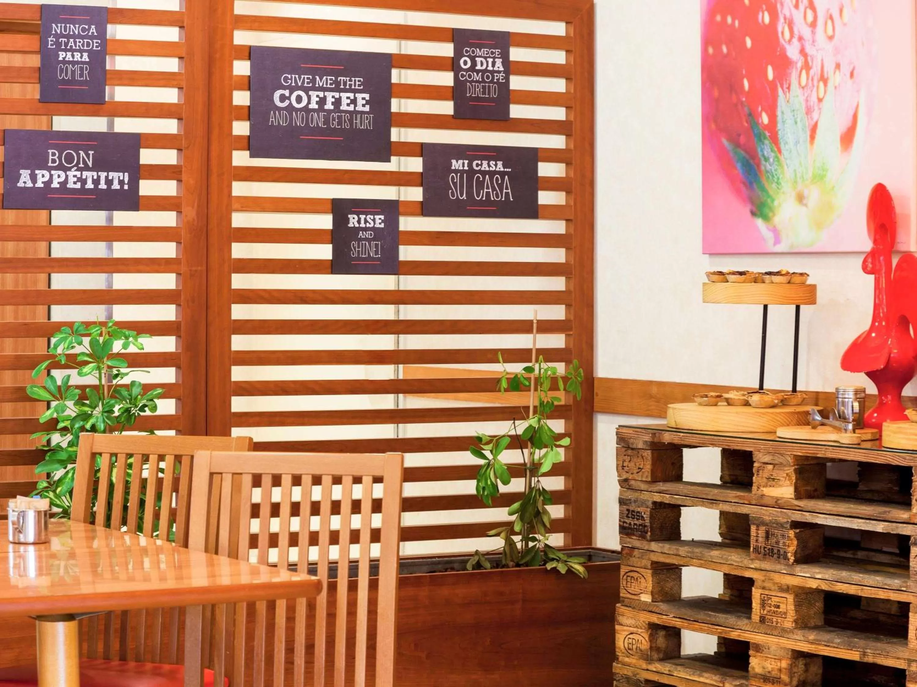 Restaurant/places to eat in Hotel ibis Lisboa Jose Malhoa