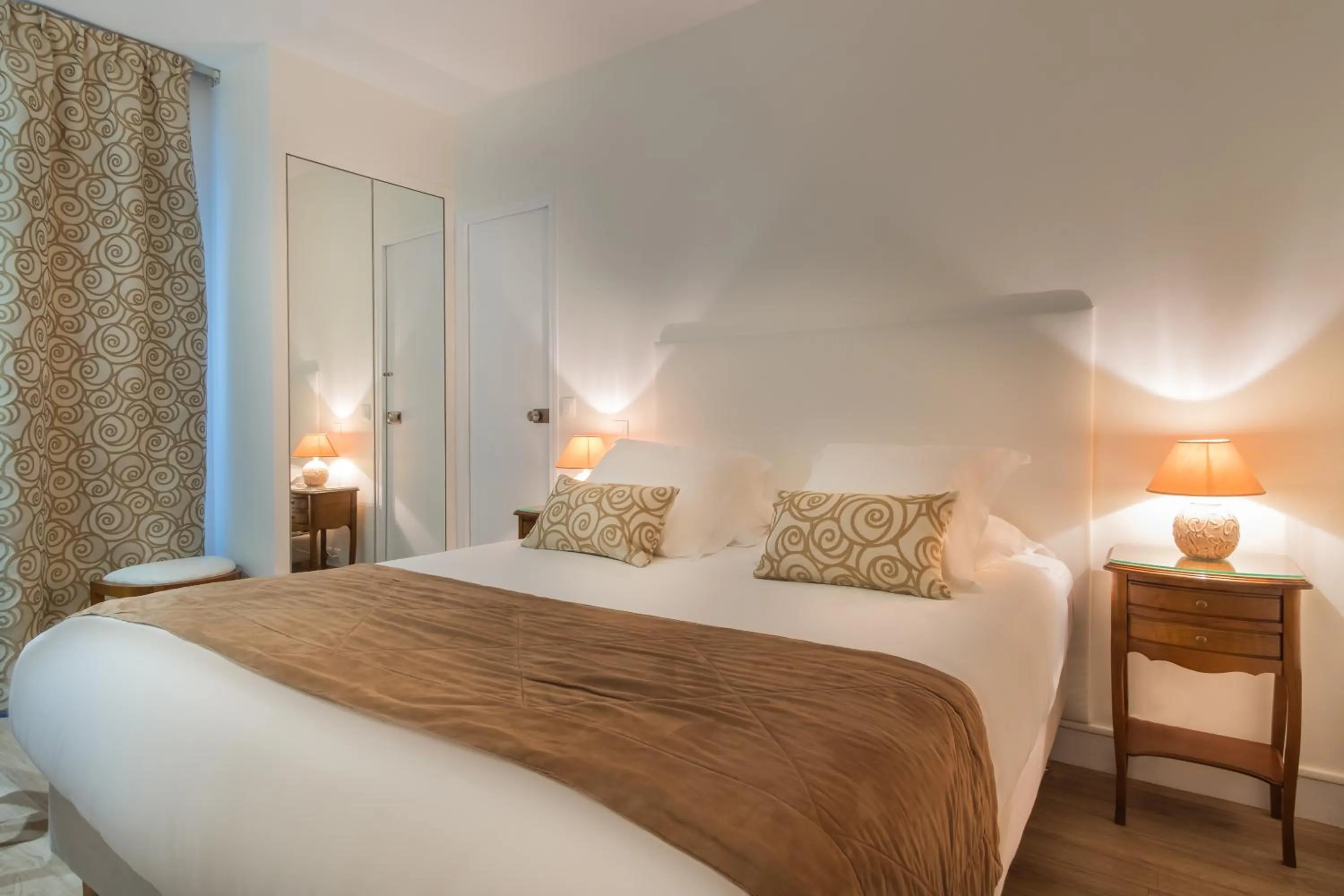 Bedroom, Bed in Arcadie Montparnasse