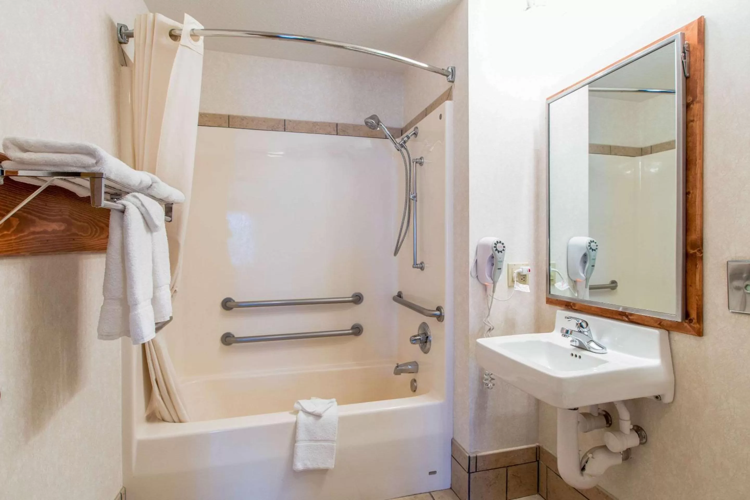 Photo of the whole room in Quality Inn & Suites University