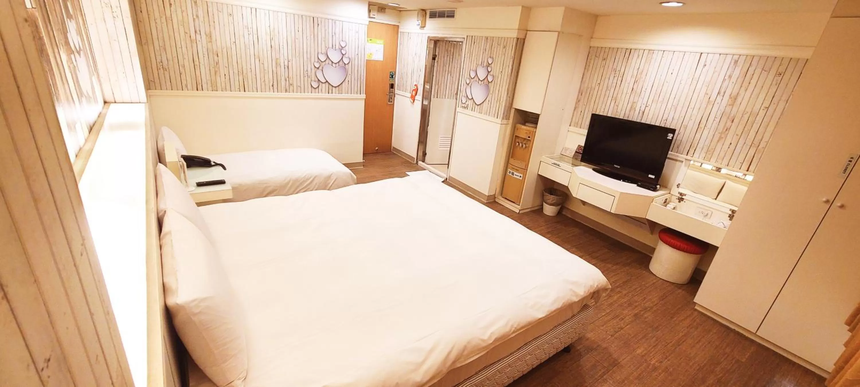 Photo of the whole room, Bed in Kiwi Express Hotel - Zhong Zheng Branch