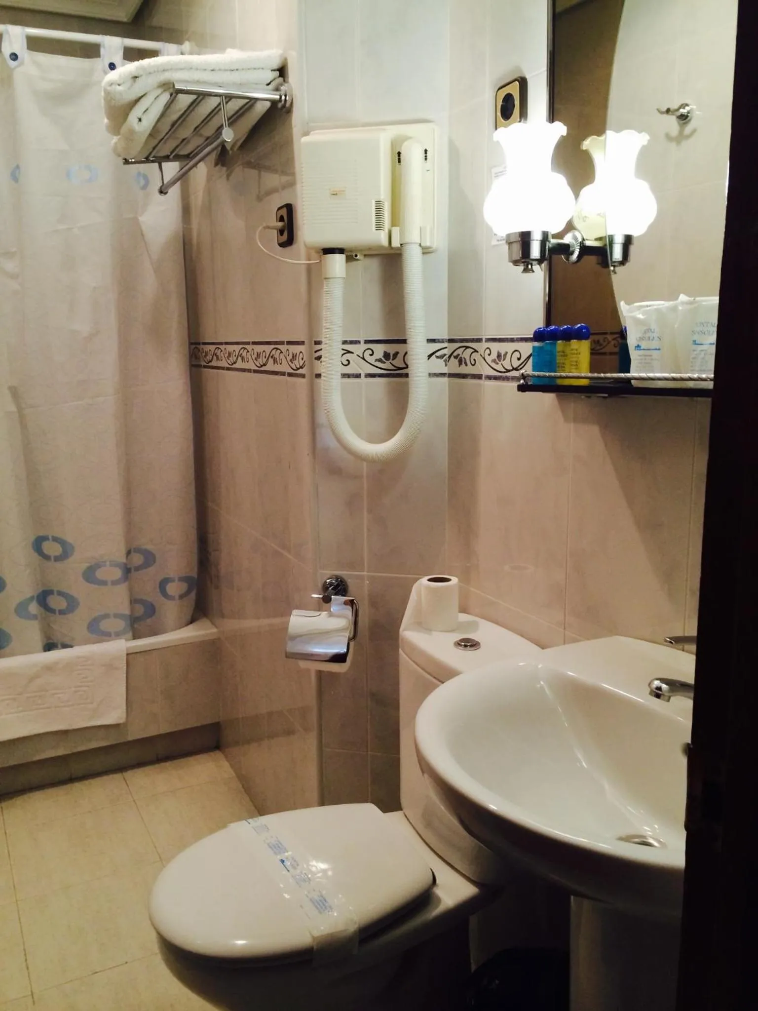 Bathroom in Hostal Sonsoles Madrid-Centro
