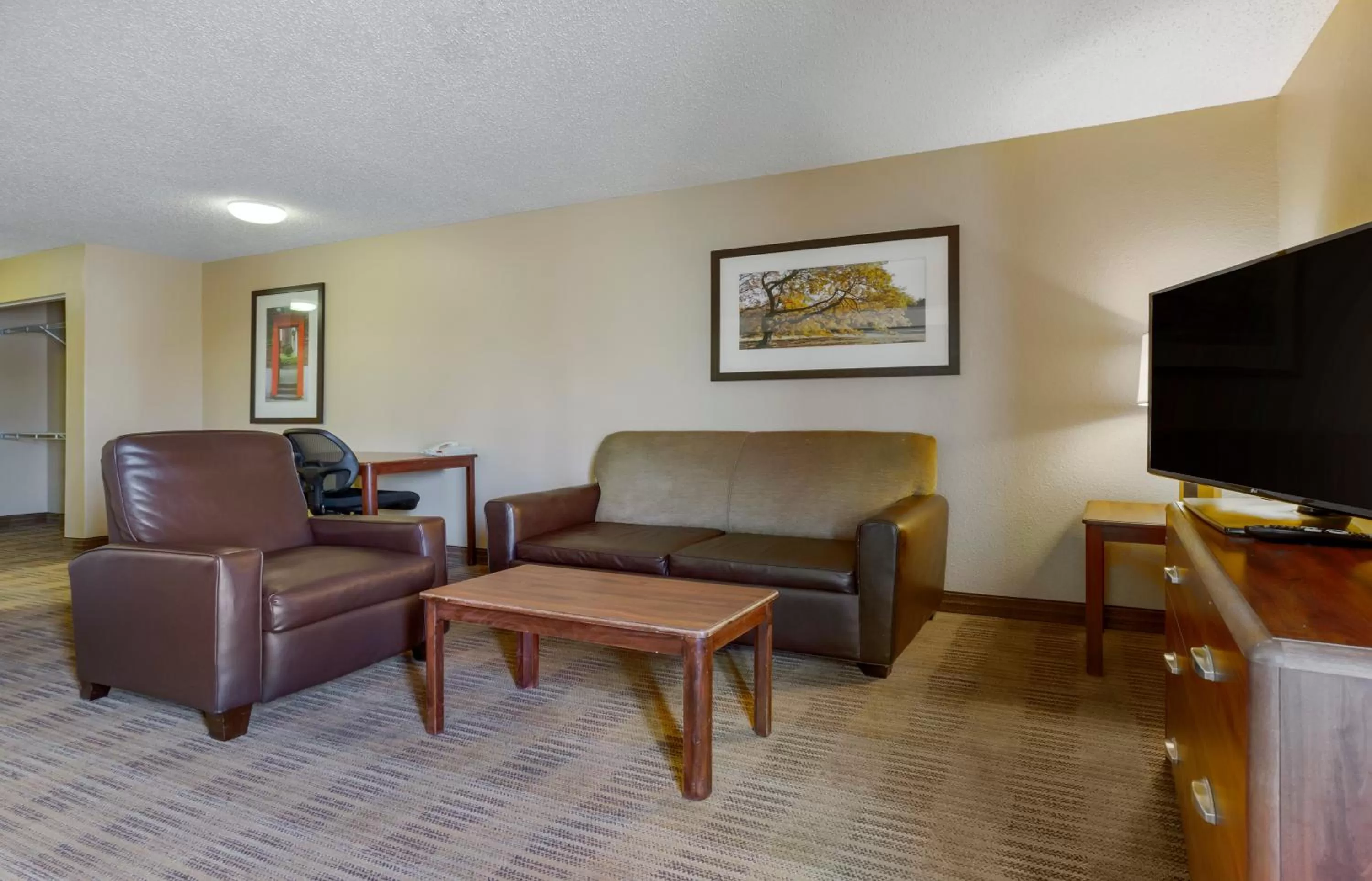 TV and multimedia in Extended Stay America Suites - El Paso - West