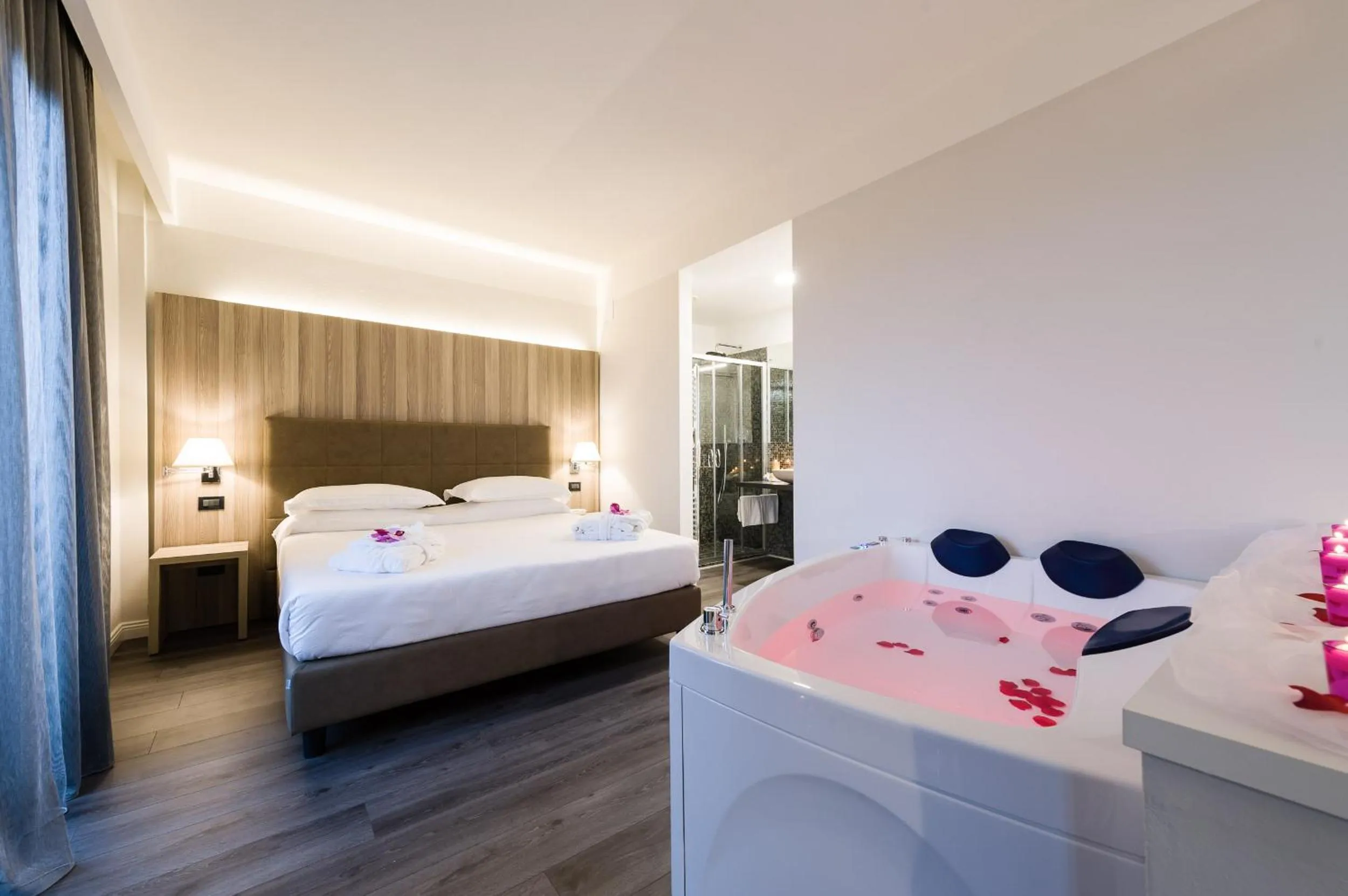 Photo of the whole room, Bed in Hotel Garden Experience