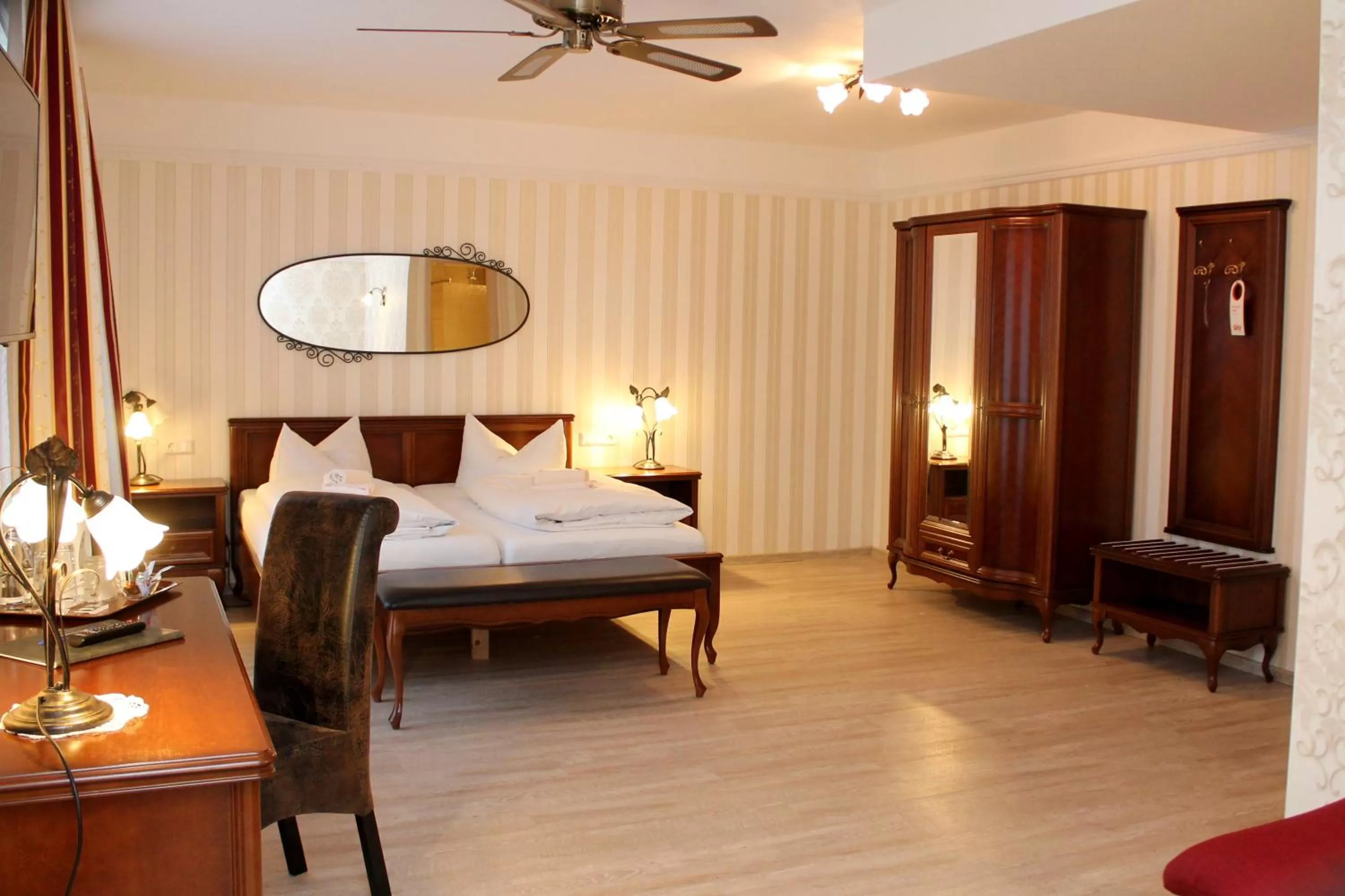 Bed in Landgasthof Zur Goldenen Aue