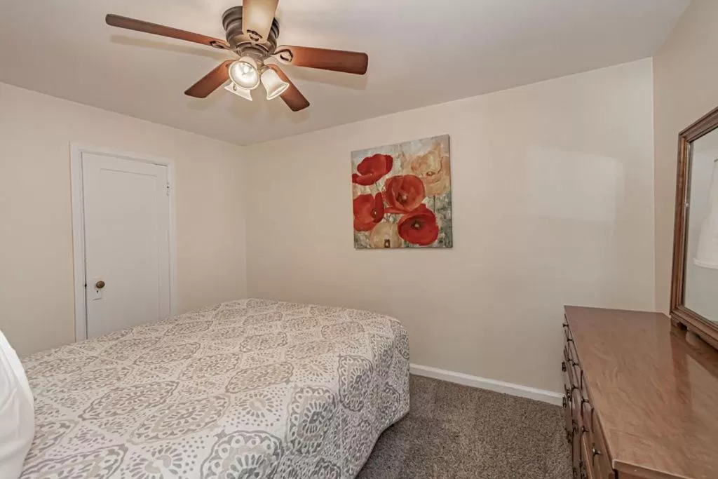 Bedroom, Bed in Suites of Lava Hot Springs