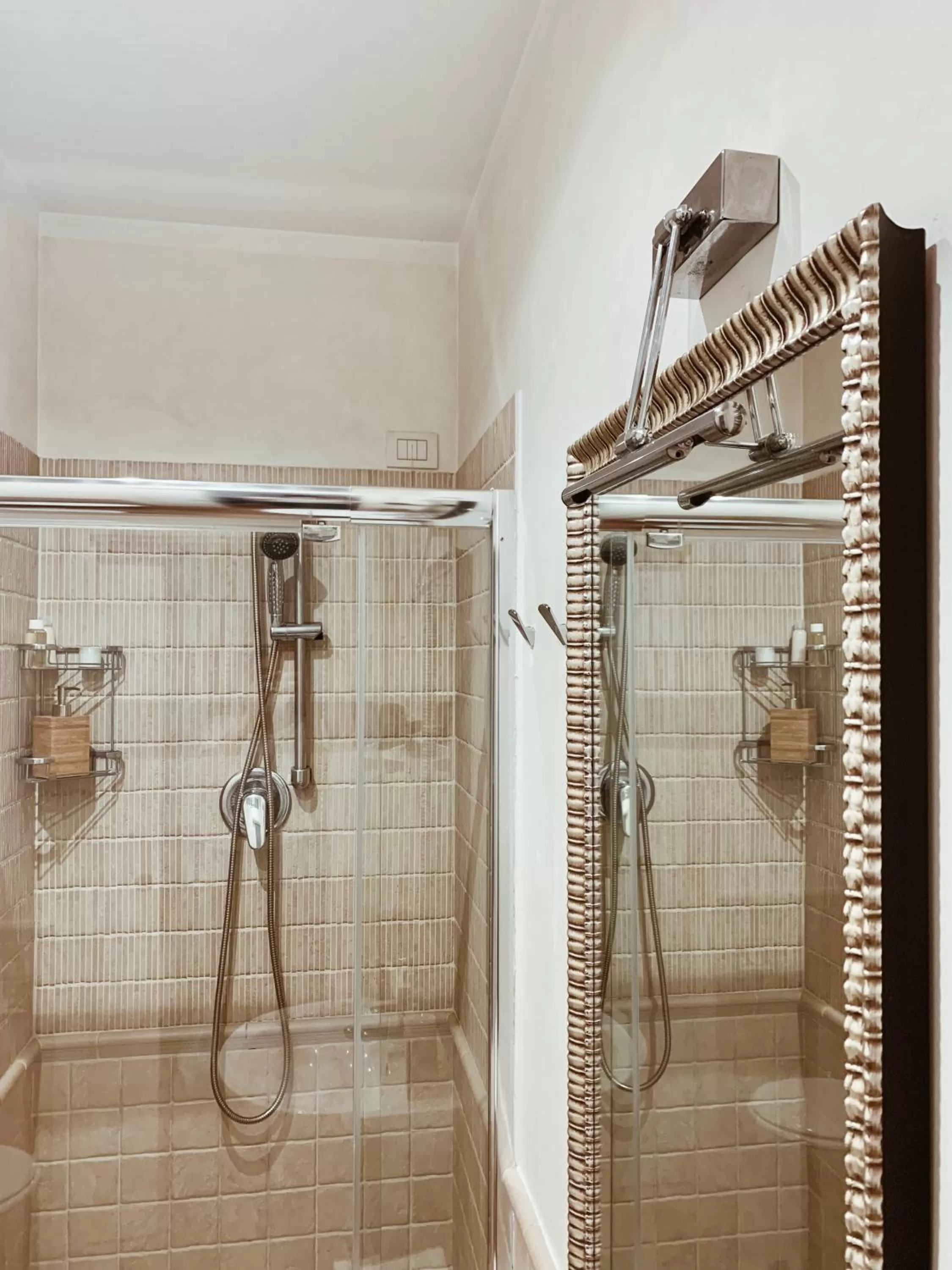 Shower in Residenza Sciarra B&B