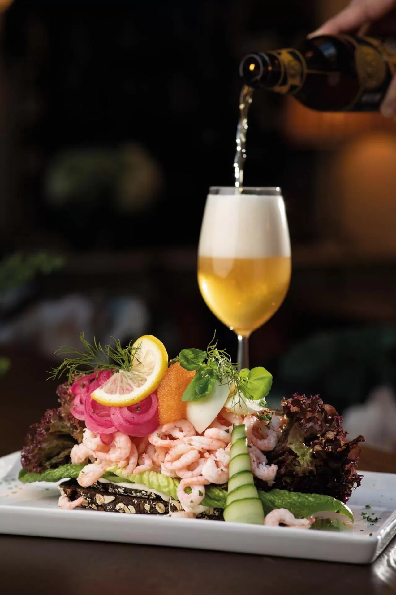 Restaurant/places to eat in Elite Plaza Hotel