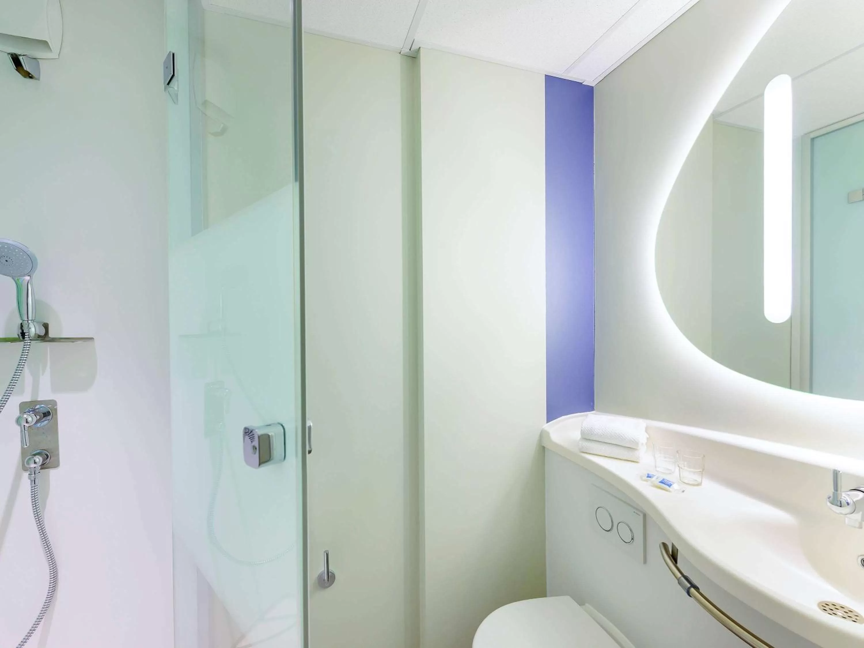 Photo of the whole room in ibis budget Luebeck City Sued