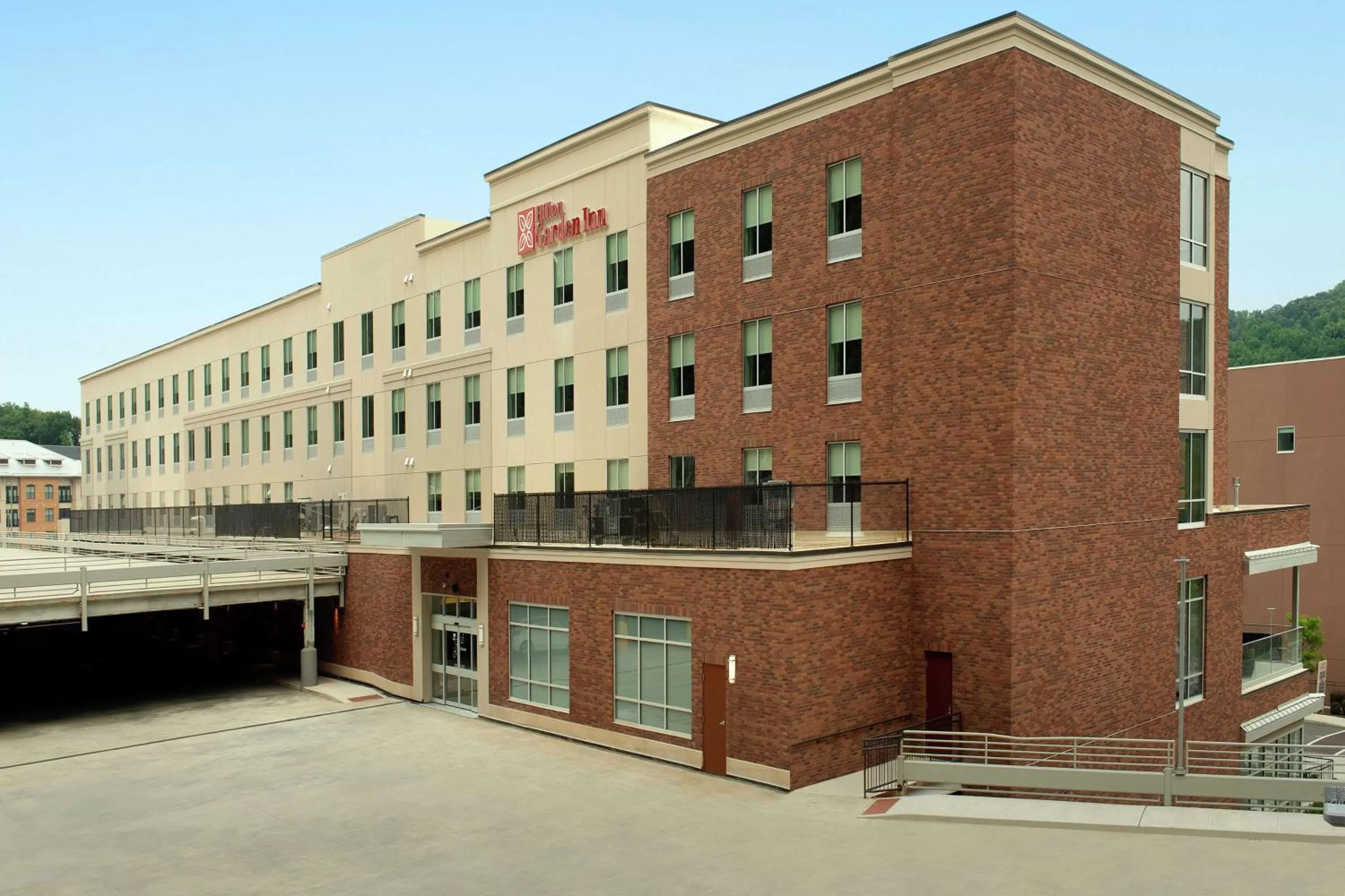 Property building in Hilton Garden Inn Westchester Dobbs Ferry