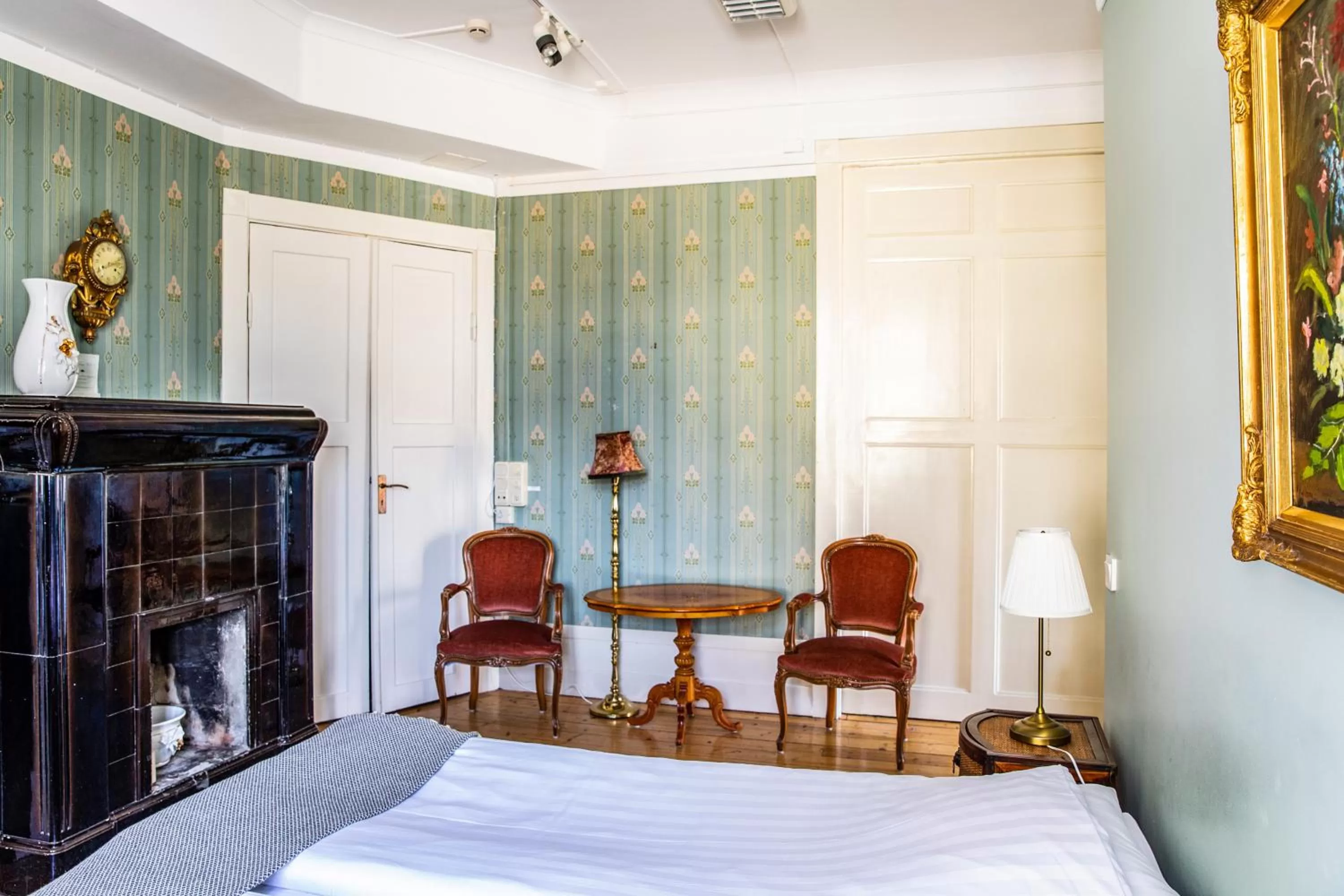 Seating area, Bed in Hotell Breda Blick