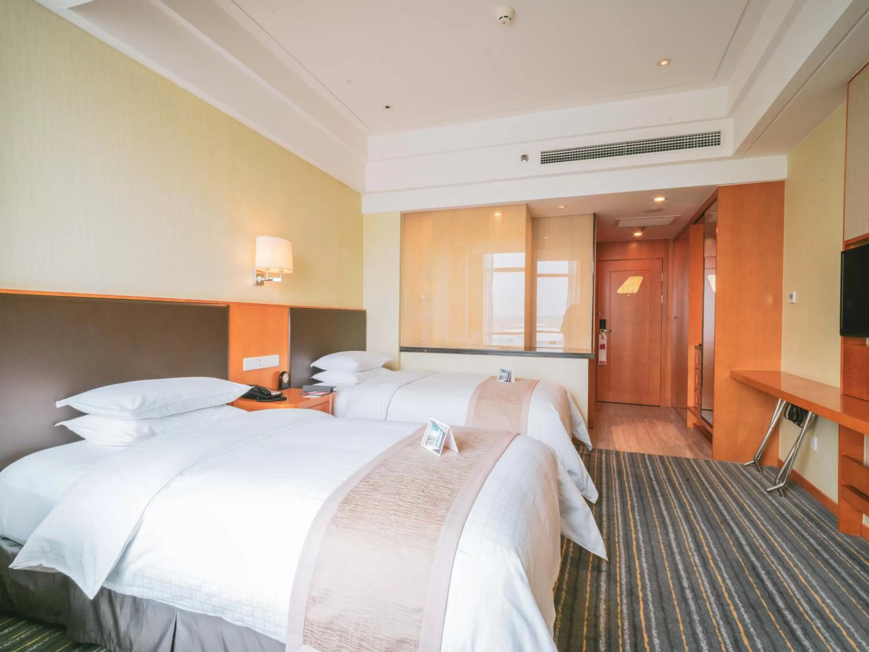 Bed in Ramada Plaza Shanghai Pudong Airport - 3 mins to PVG depature floor & check entrance with hotel shuttle