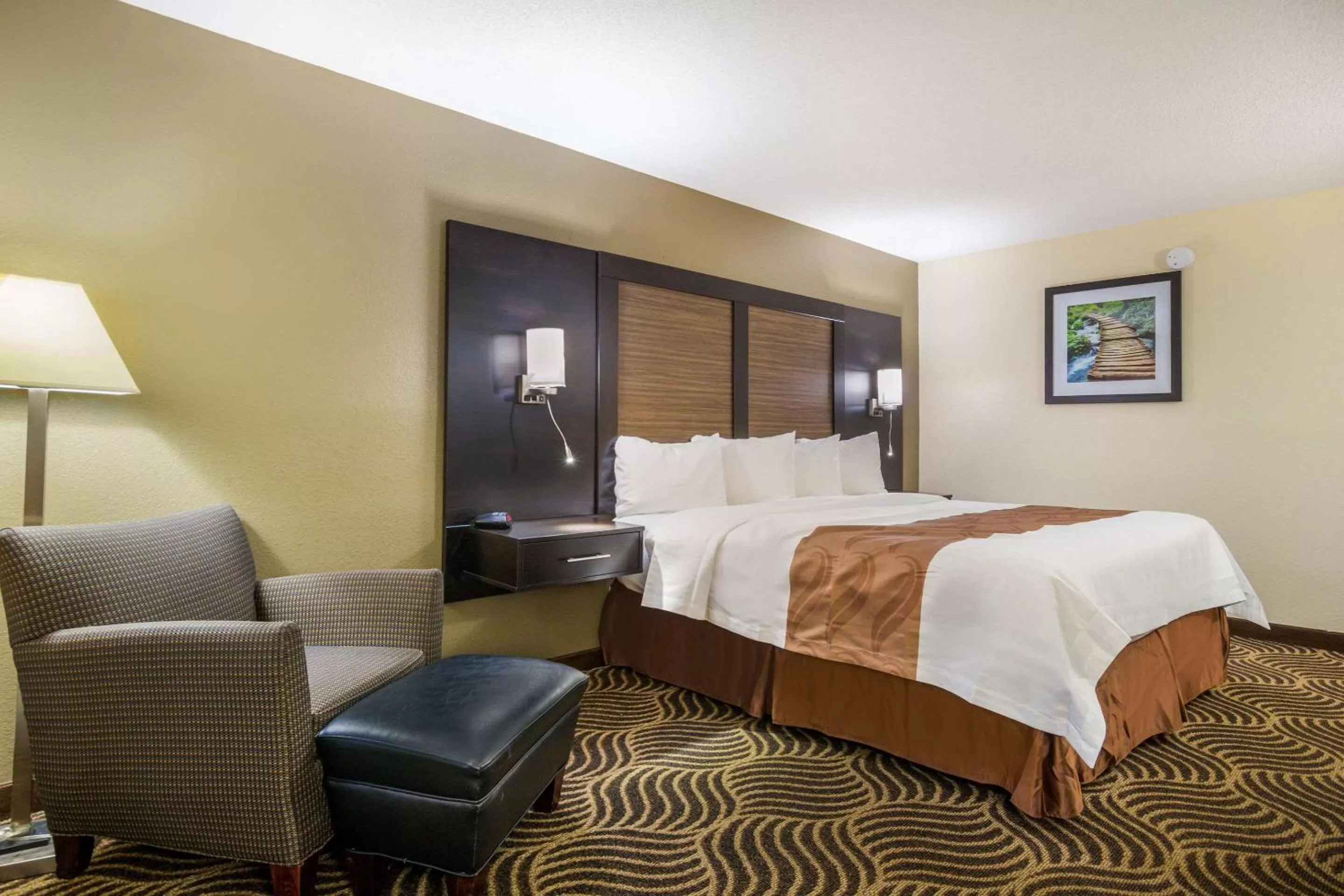 Photo of the whole room, Bed in Quality Inn & Suites Florence - Cincinnati South