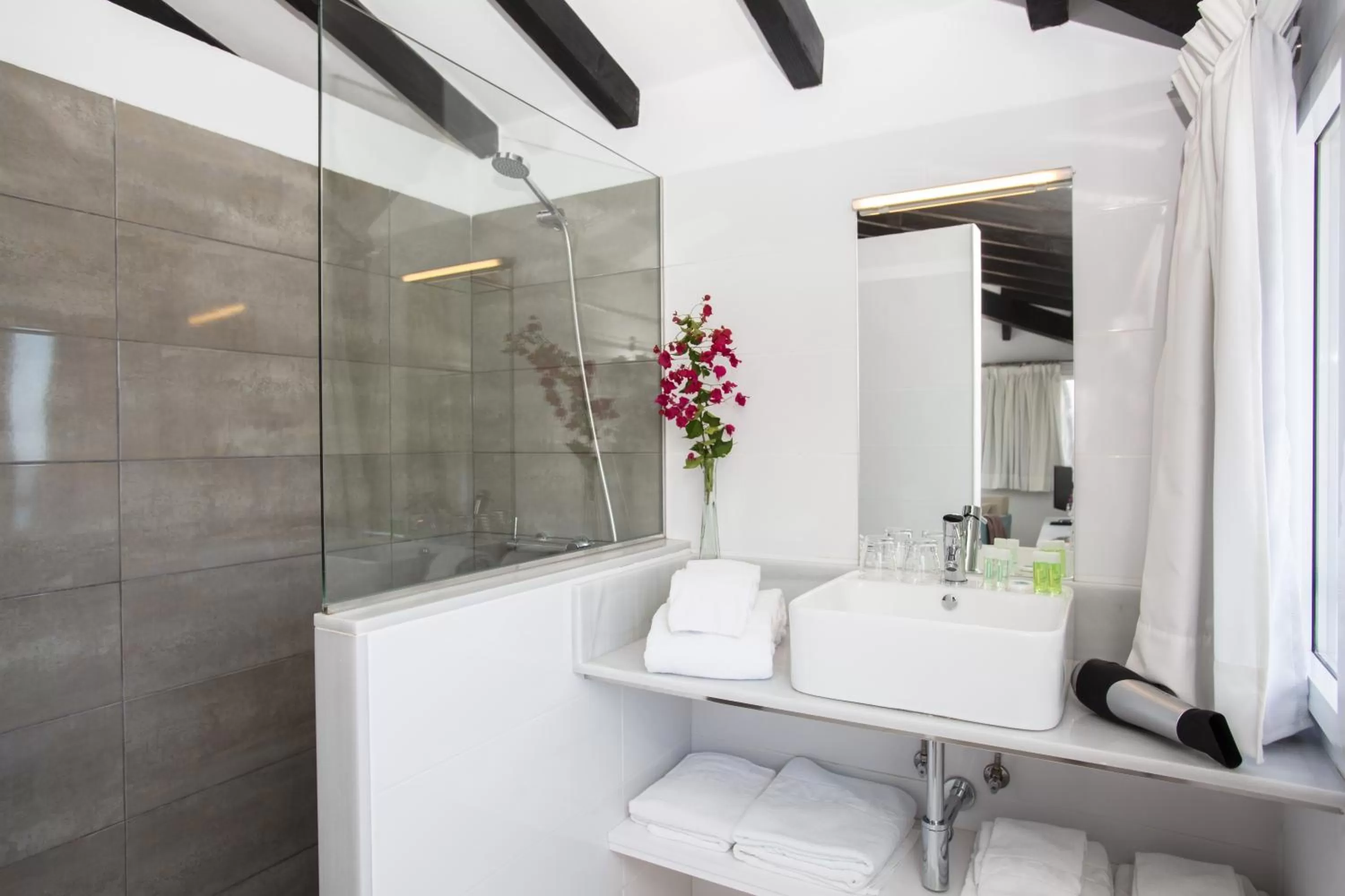 Bathroom in Hotel Marina