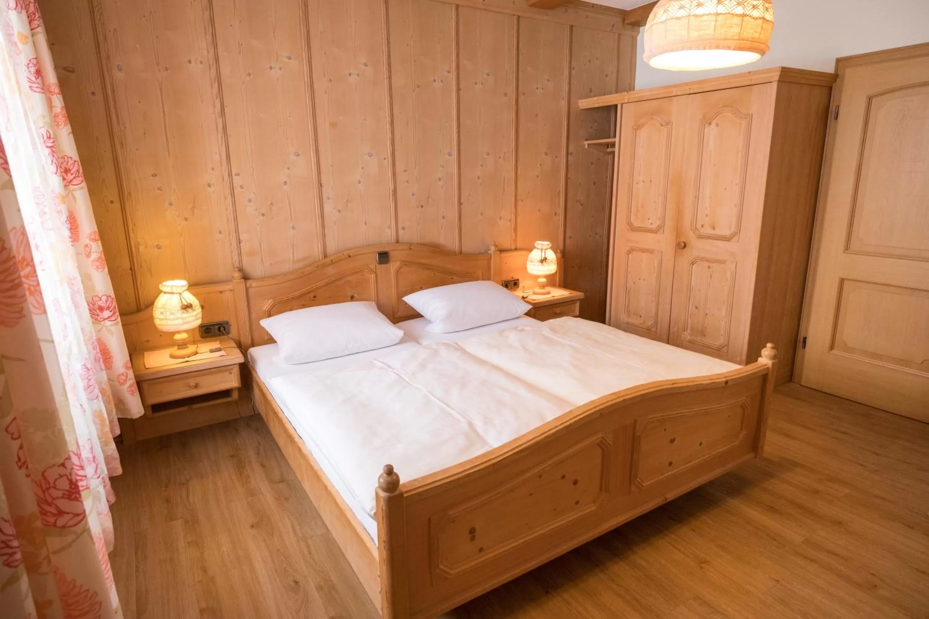 Photo of the whole room, Bed in Der Adler