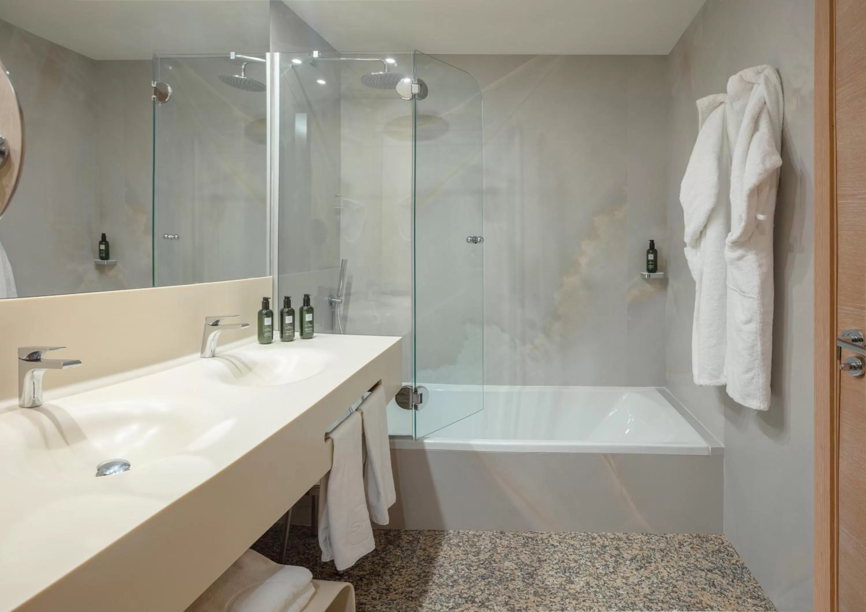 Bathroom in SH Valencia Palace