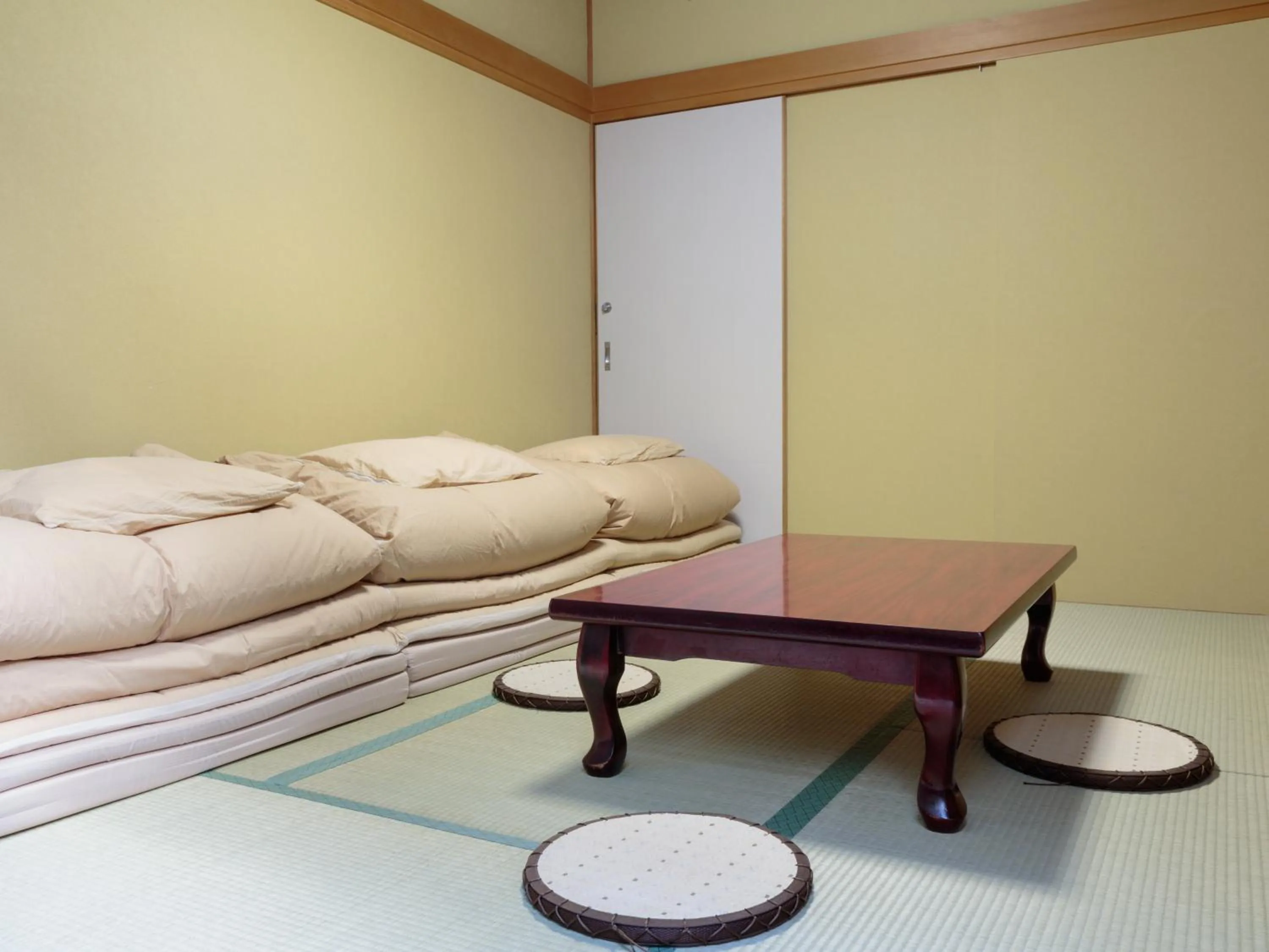 Japanese-Style Room with Shared Bathroom in Kyoto Hana Hostel