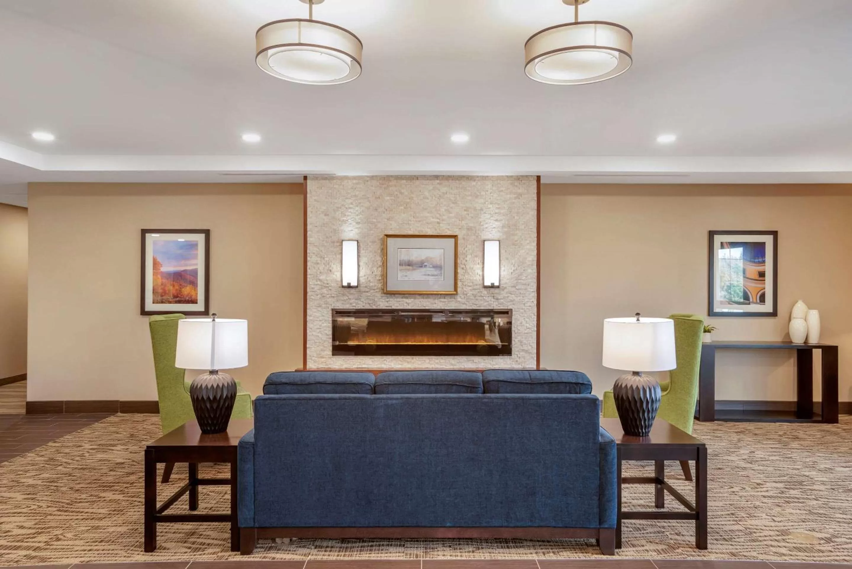 Lobby or reception in Comfort Inn & Suites Winchester