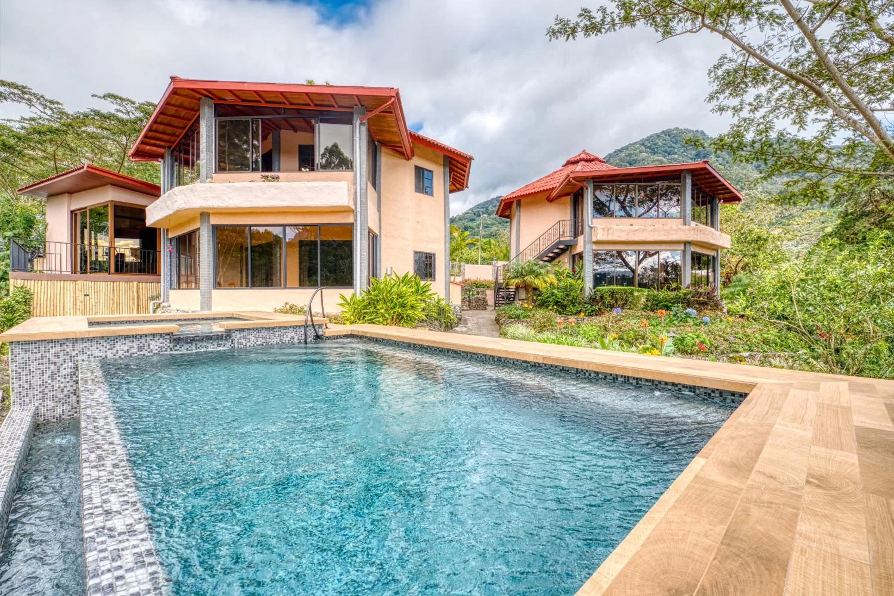 Swimming pool in The Inn at Palo Alto