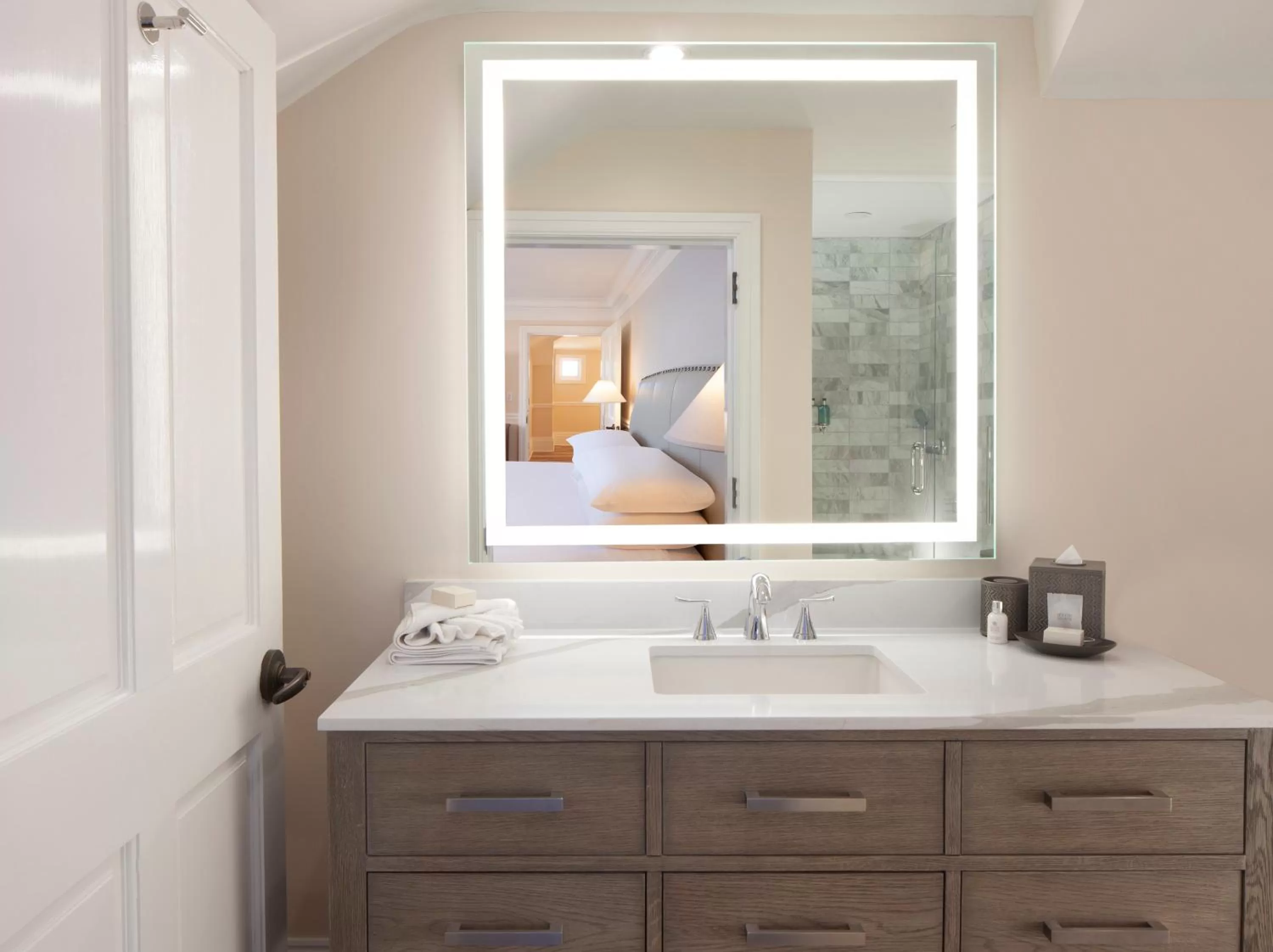 Bathroom in Pier House Resort & Spa