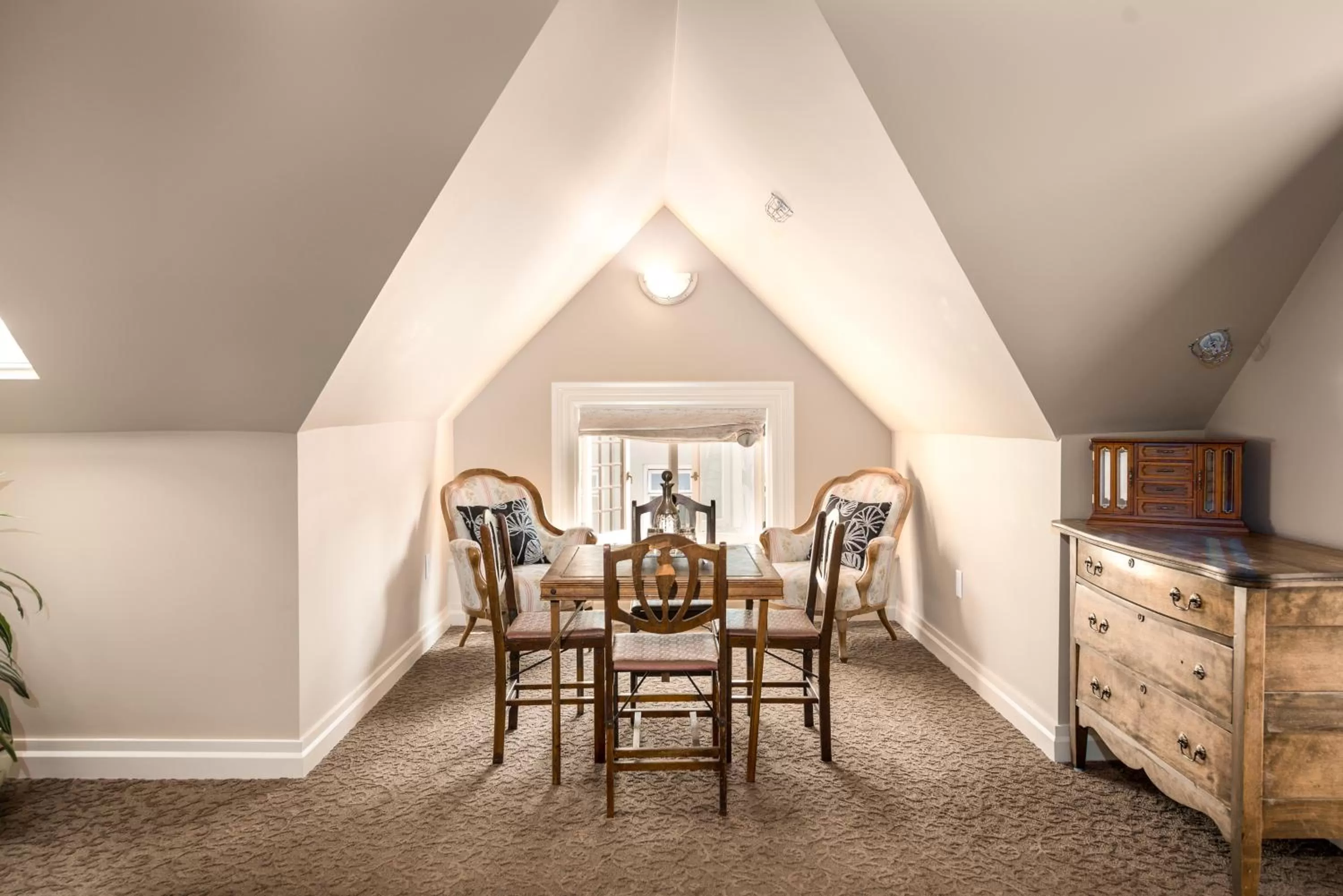 Seating area in O Canada House Bed & Breakfast