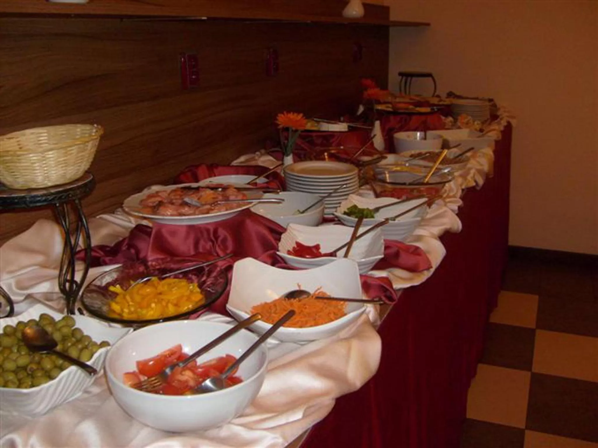 Food and drinks in EA Hotel Downtown