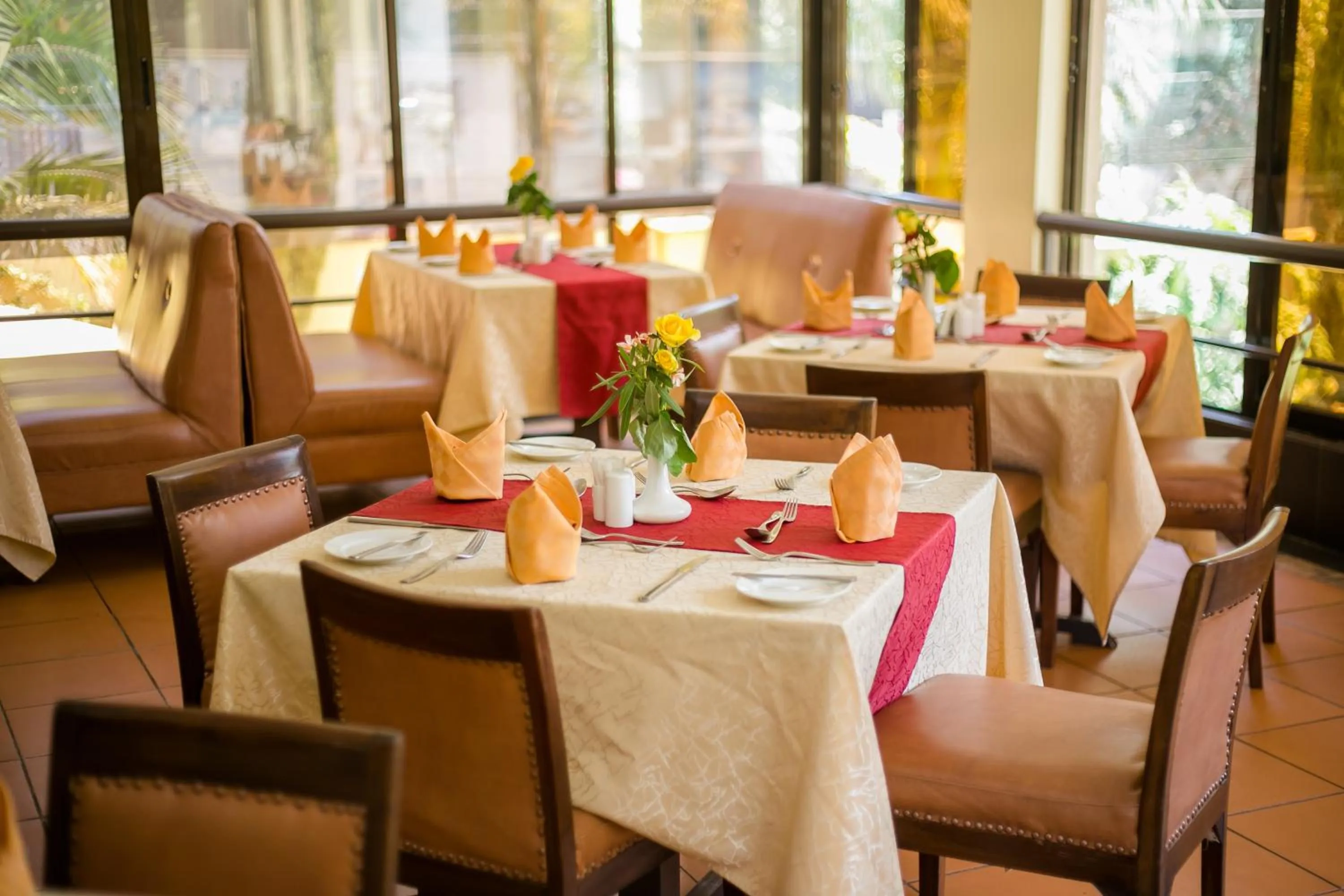 Restaurant/places to eat in Waridi Paradise Hotel and Suites