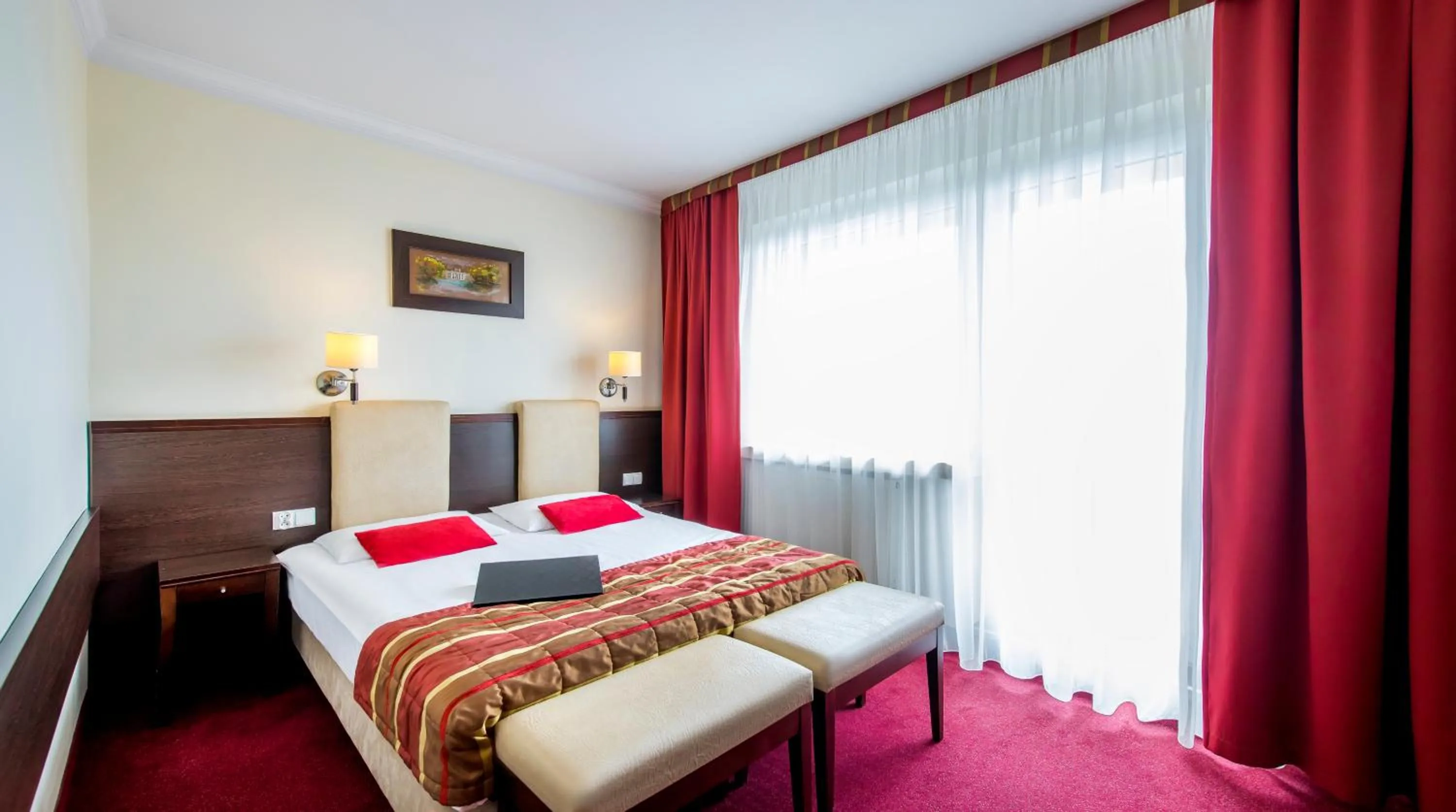 Property building, Bed in Hotel Felix