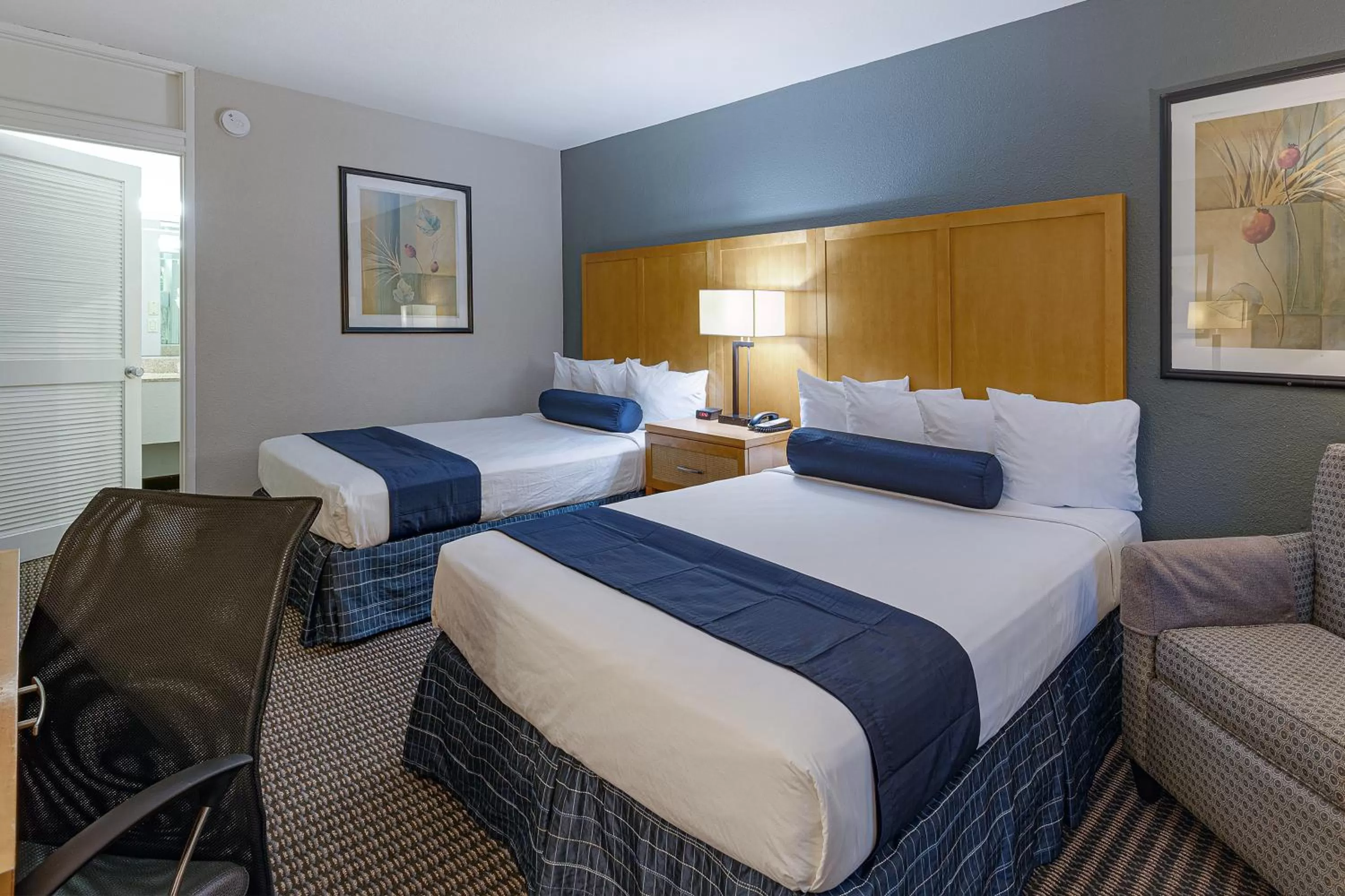 Bedroom, Bed in Travelodge by Wyndham Palm Springs