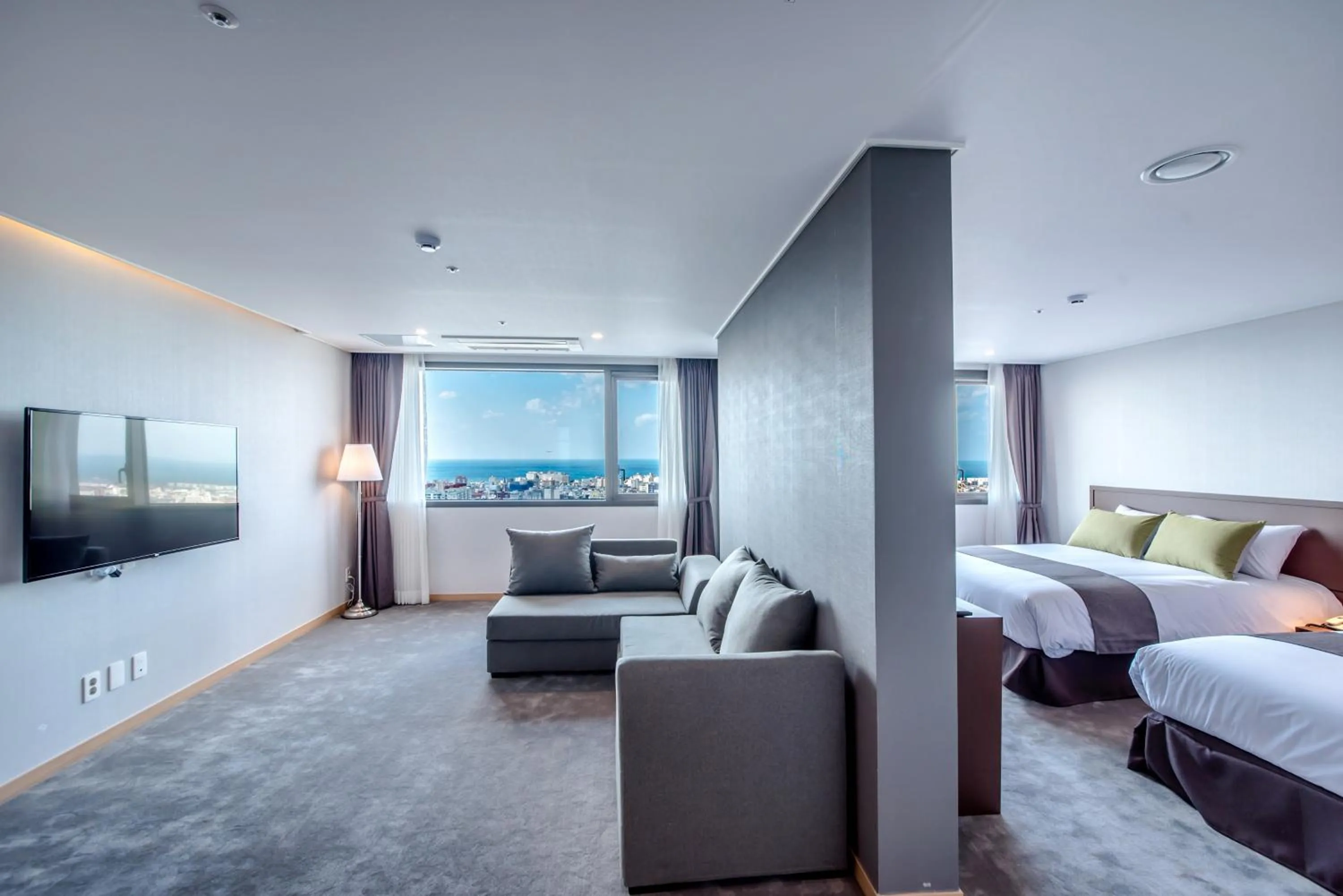 TV and multimedia, Bed in Hotel Shalom Jeju